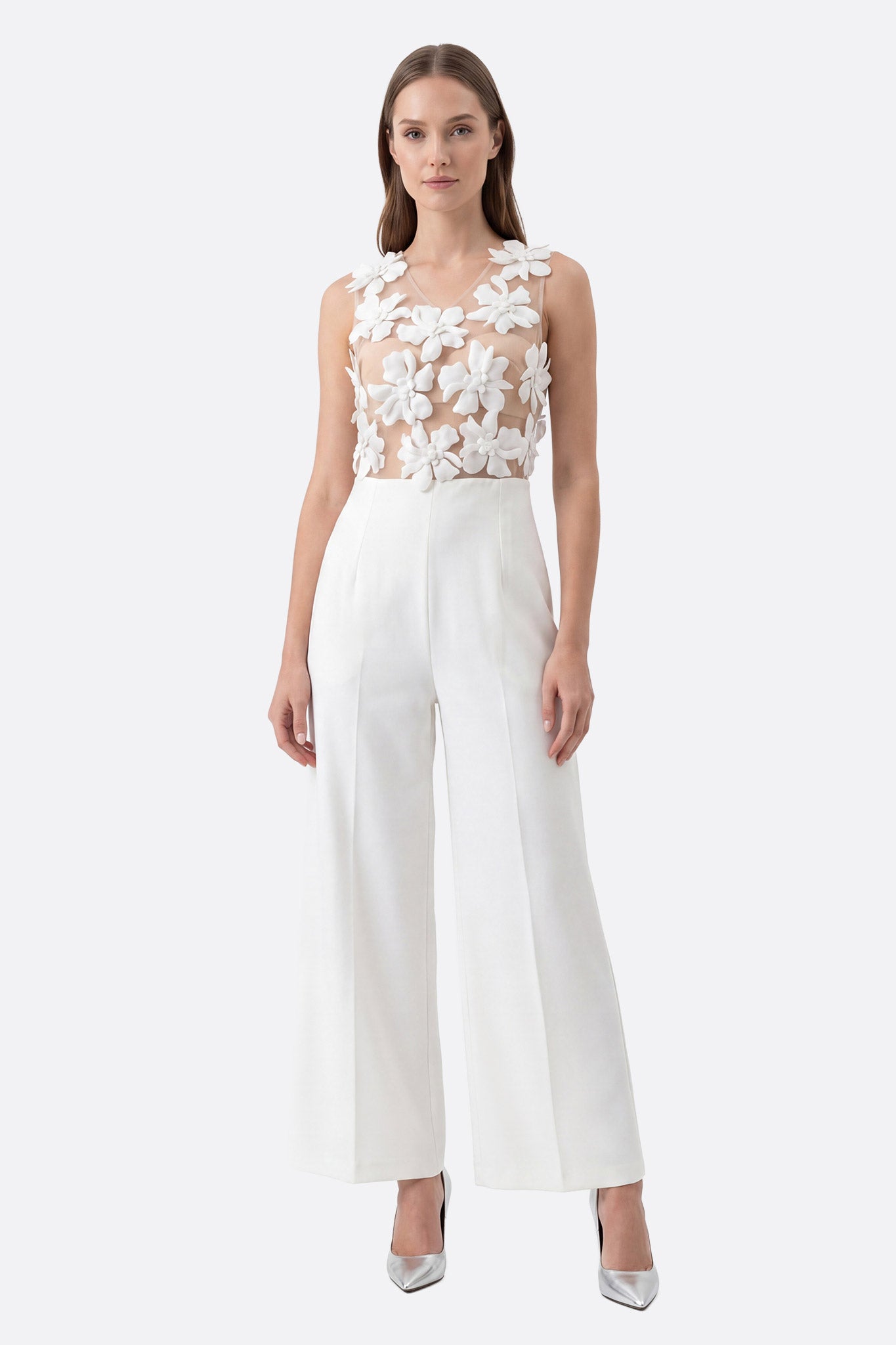 Mono blanco de corte amplio con flores
