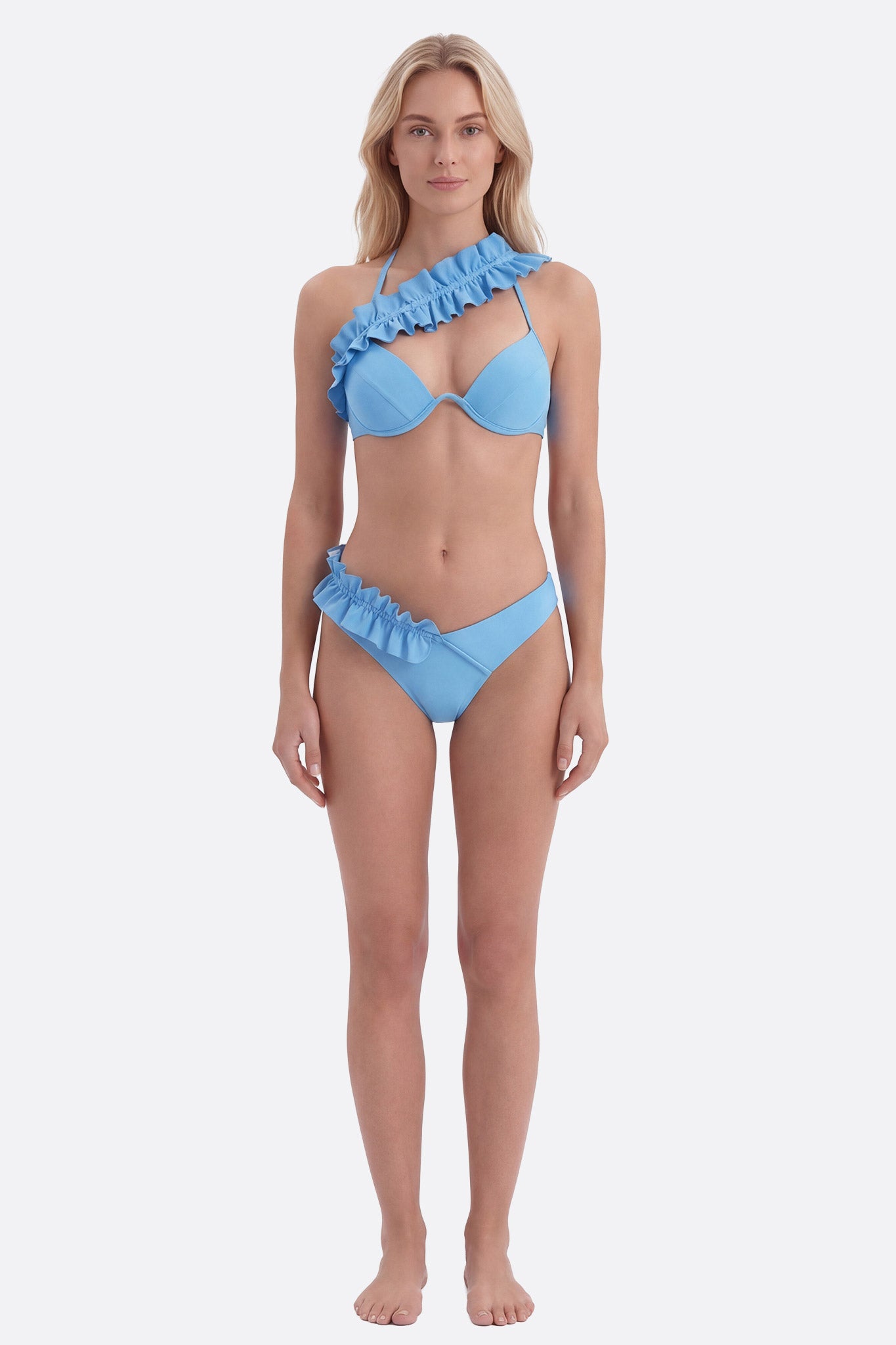 Bañador de dos piezas azul pastel con volantes