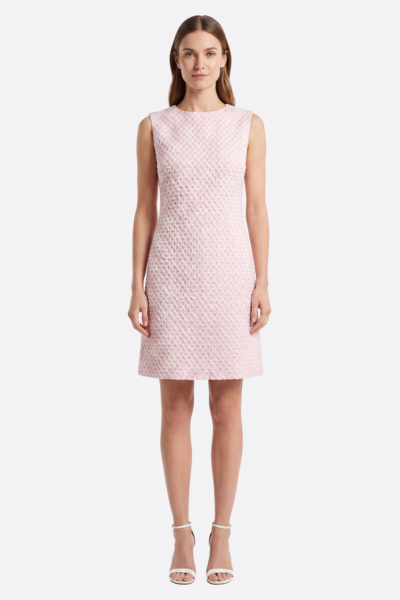 Vestido corto rosa con textura gofrada