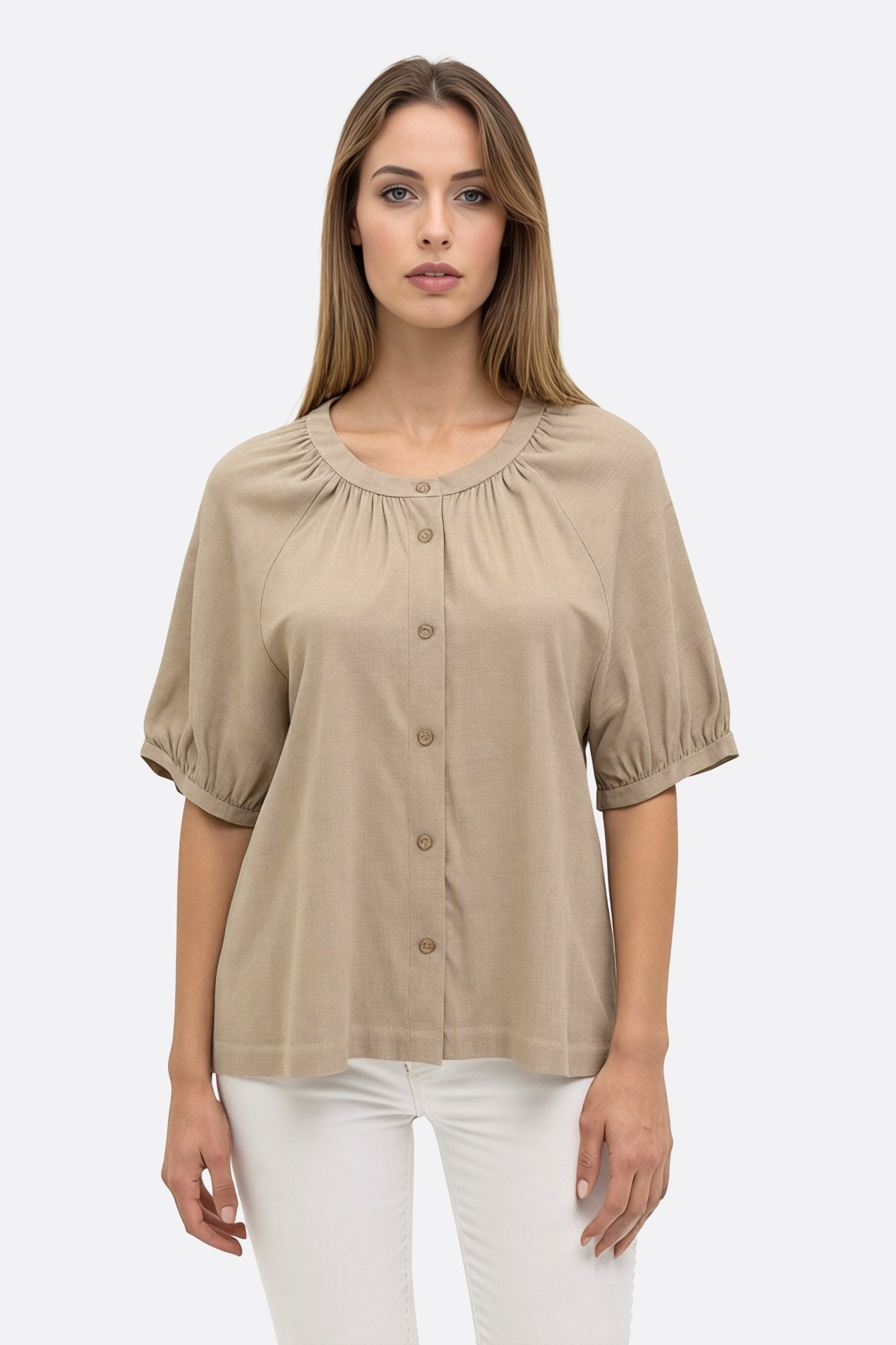 Blusa de mujer abotonada en lino beige