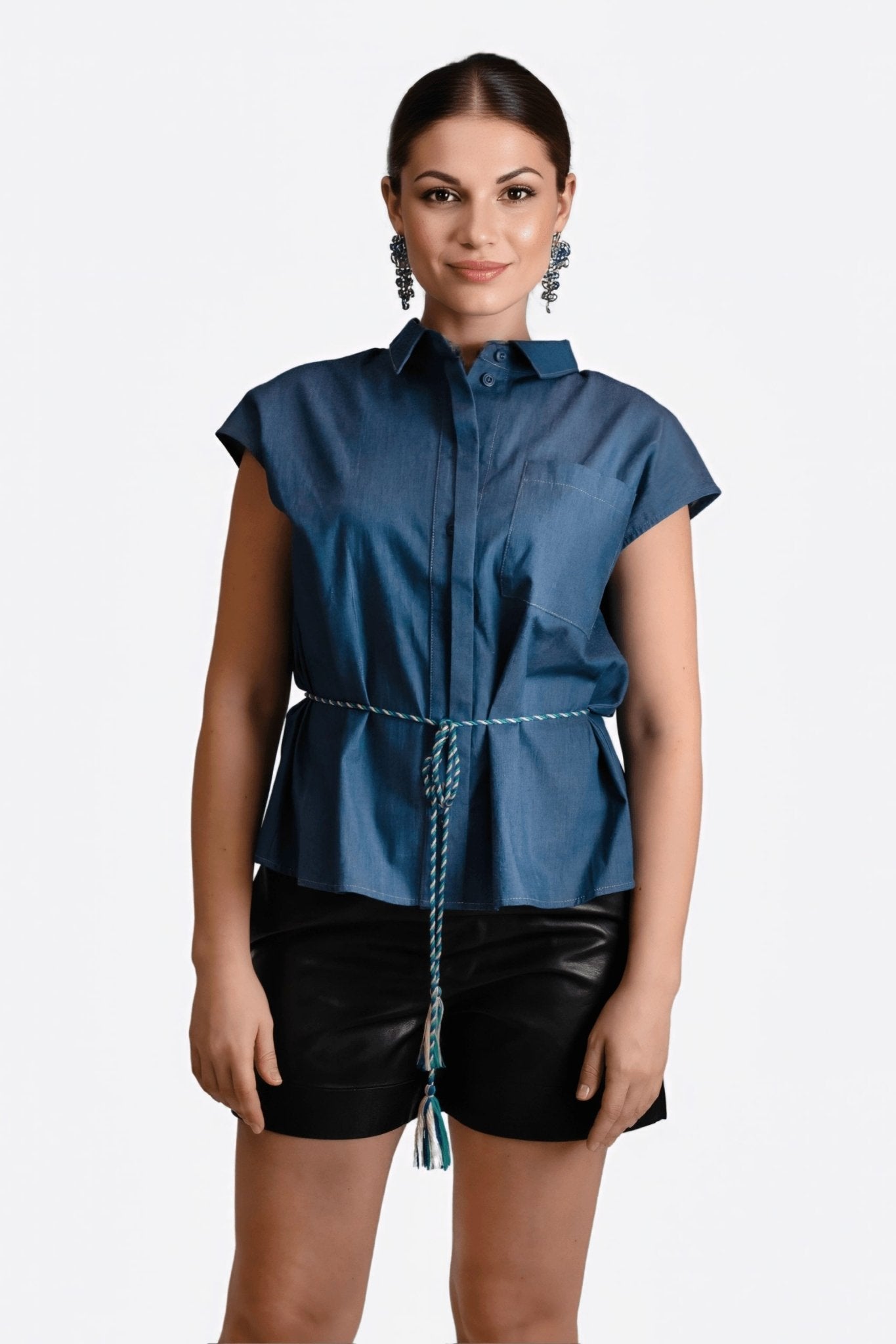 Blusa sin mangas de denim azul con cuello clásico