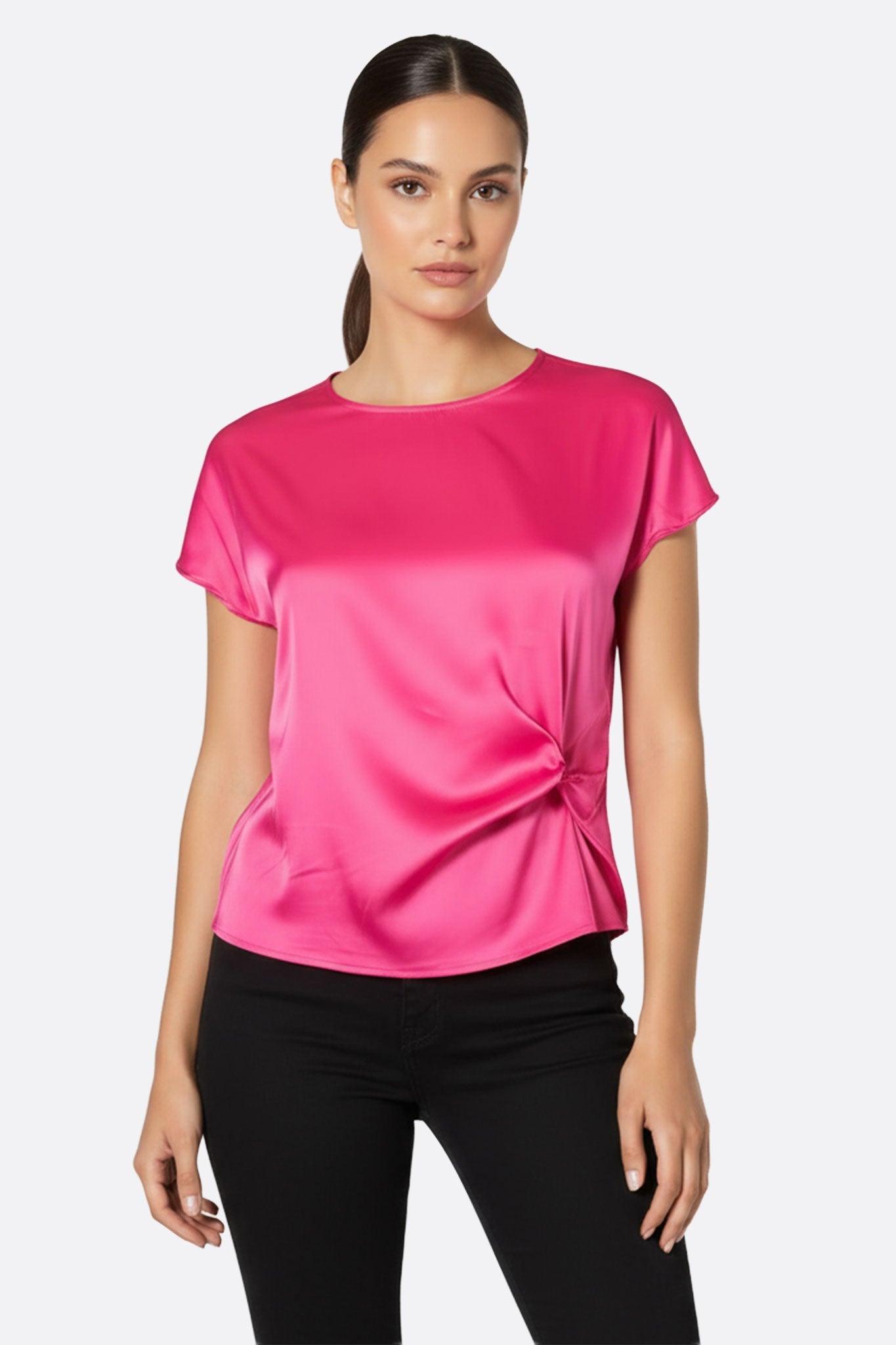 Blusa de satén fucsia con detalle fruncido