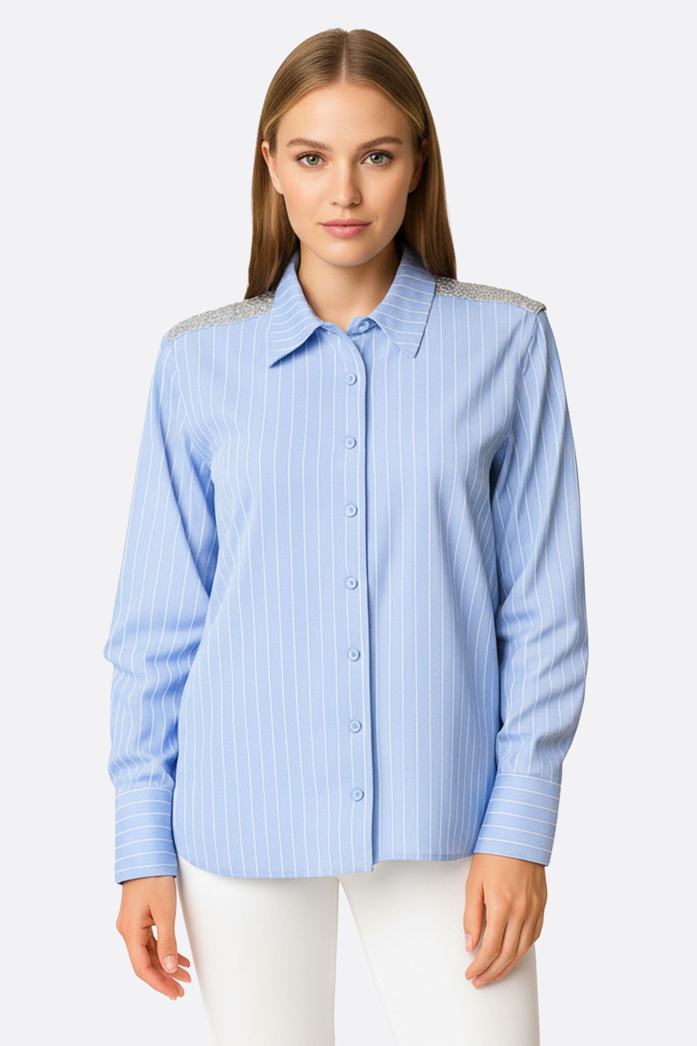 Camisa de rayas azul cielo con hombros brillantes