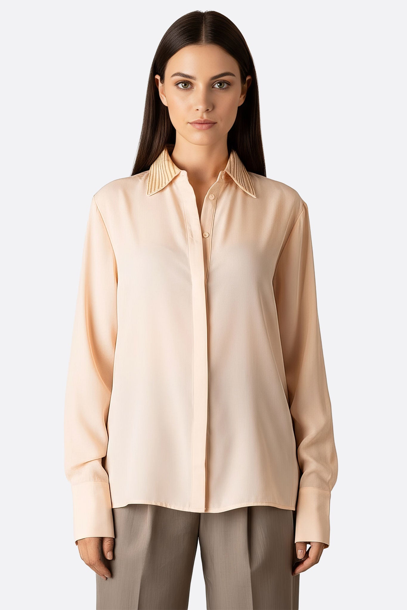 Camisa rosa de cuello clásico adornada con lentejuelas