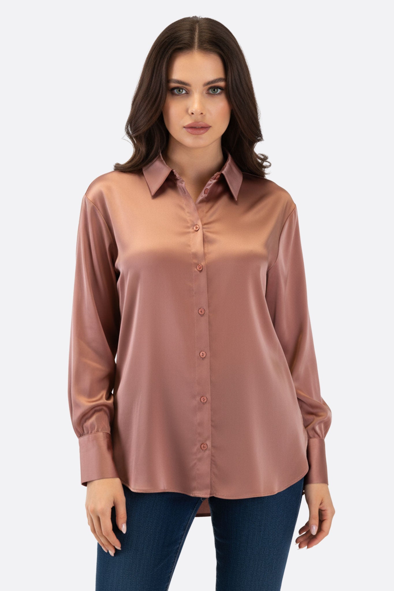 Camisa de satén rosa empolvado de manga larga