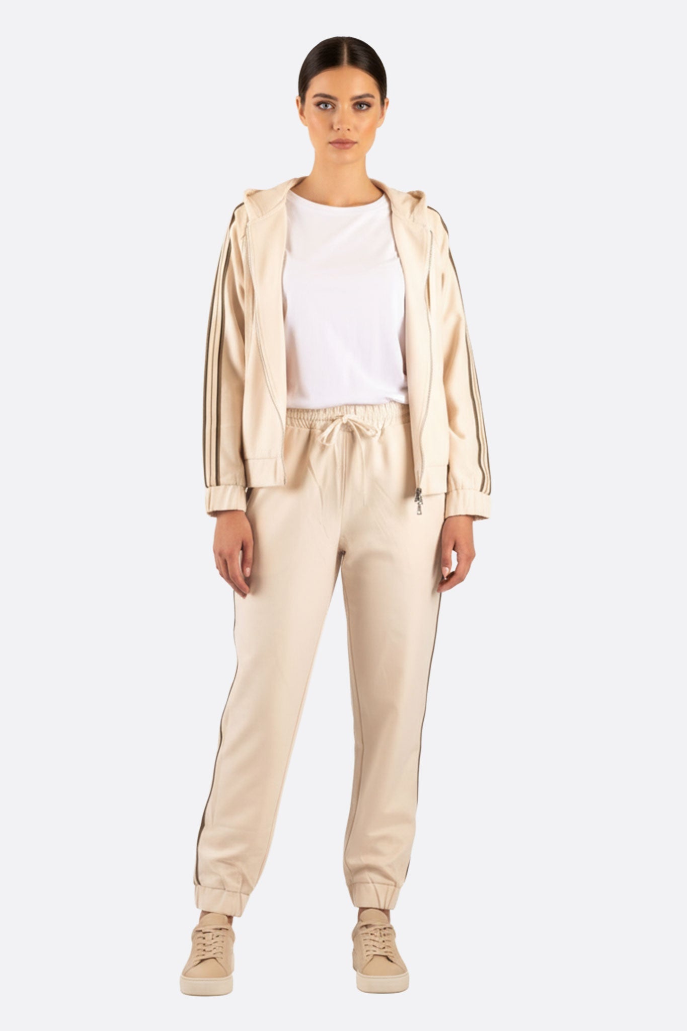 Conjunto de chándal beige con bandas contrastantes