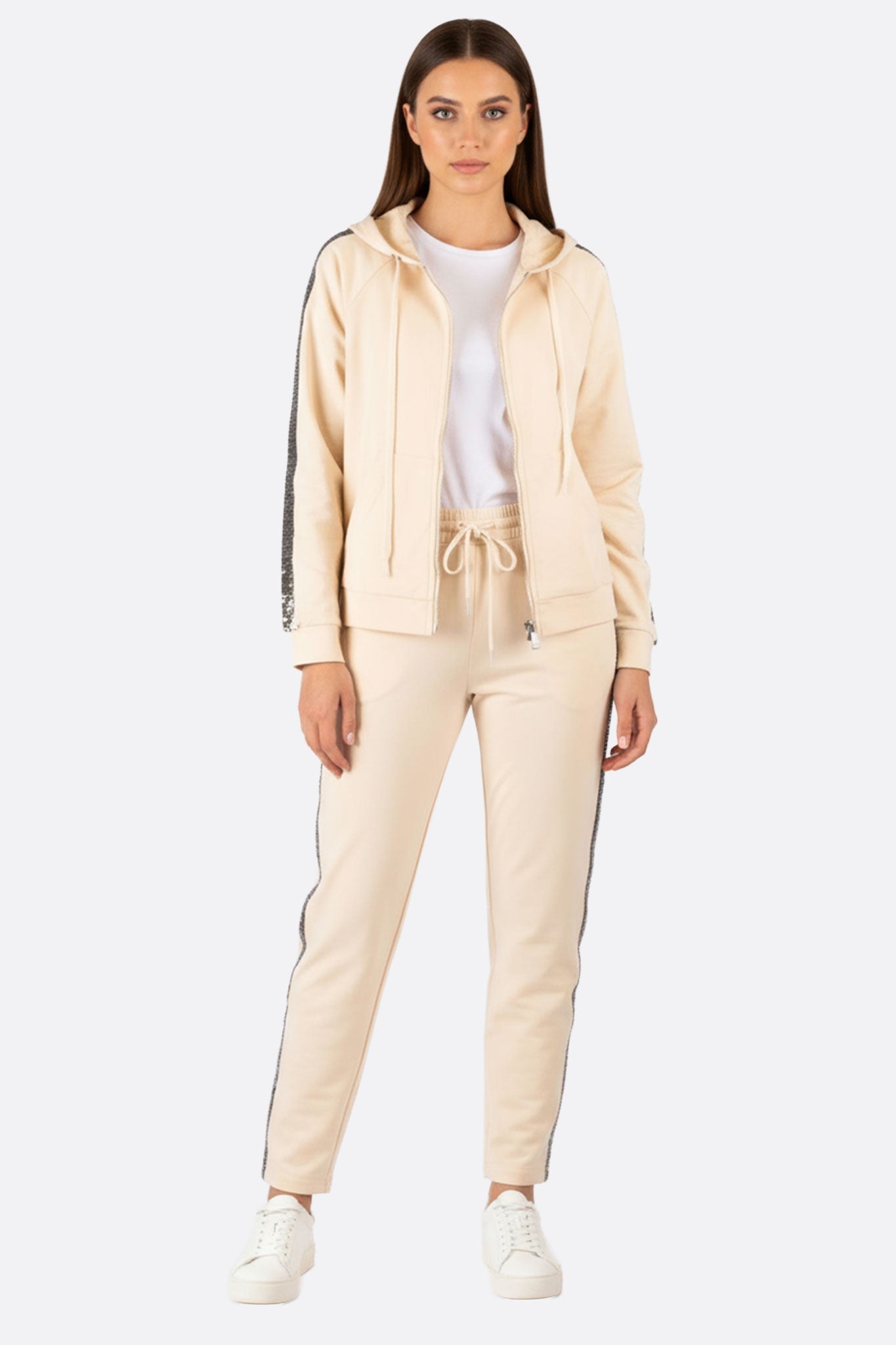 Conjunto de chándal beige con bandas de lentejuelas brillantes
