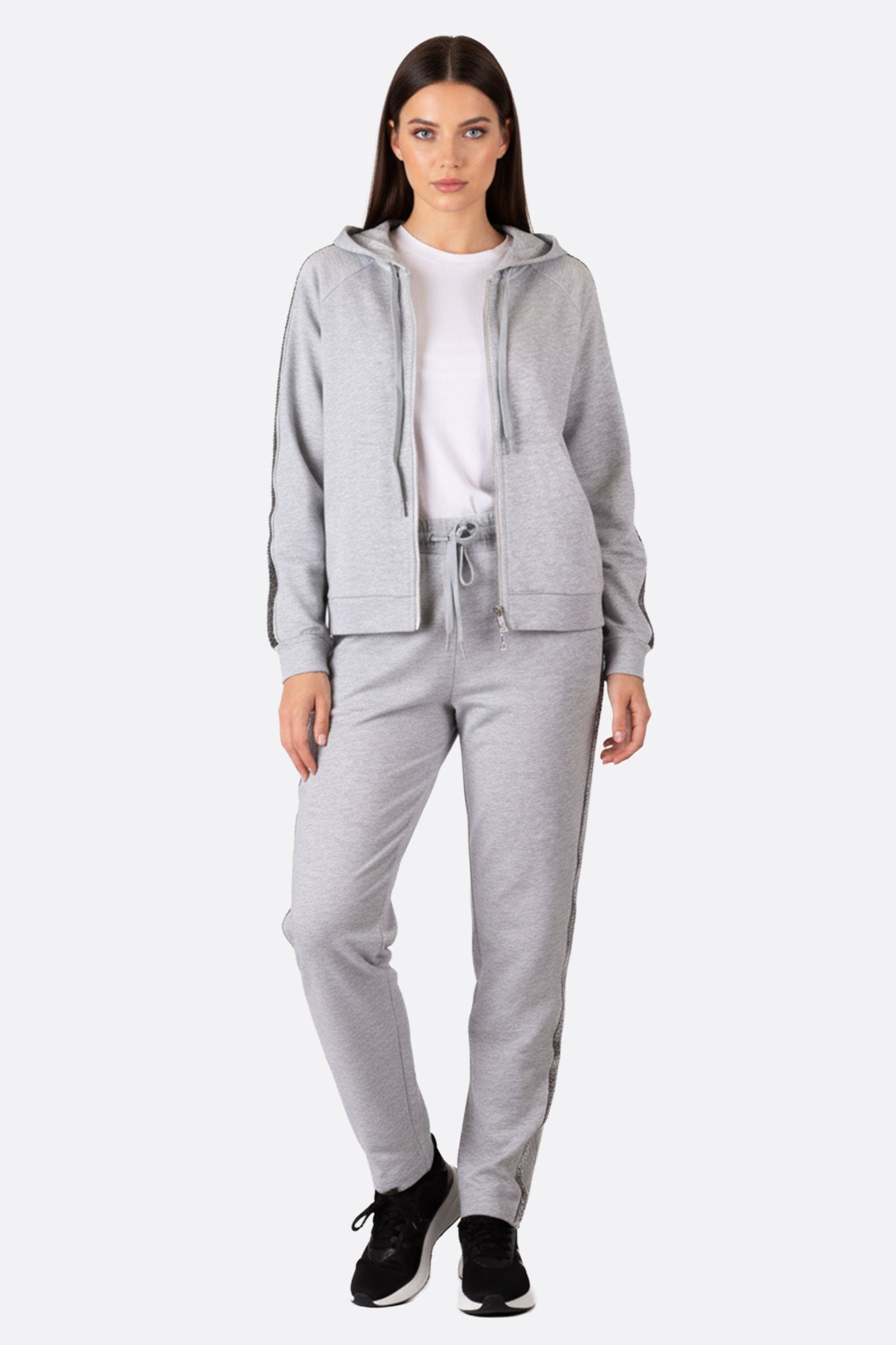 Conjunto de chándal gris perla con bandas de lentejuelas brillantes