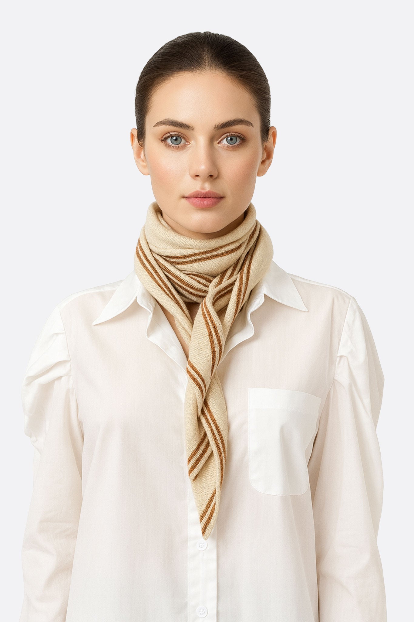 Fular beige realzado con rayas marrones