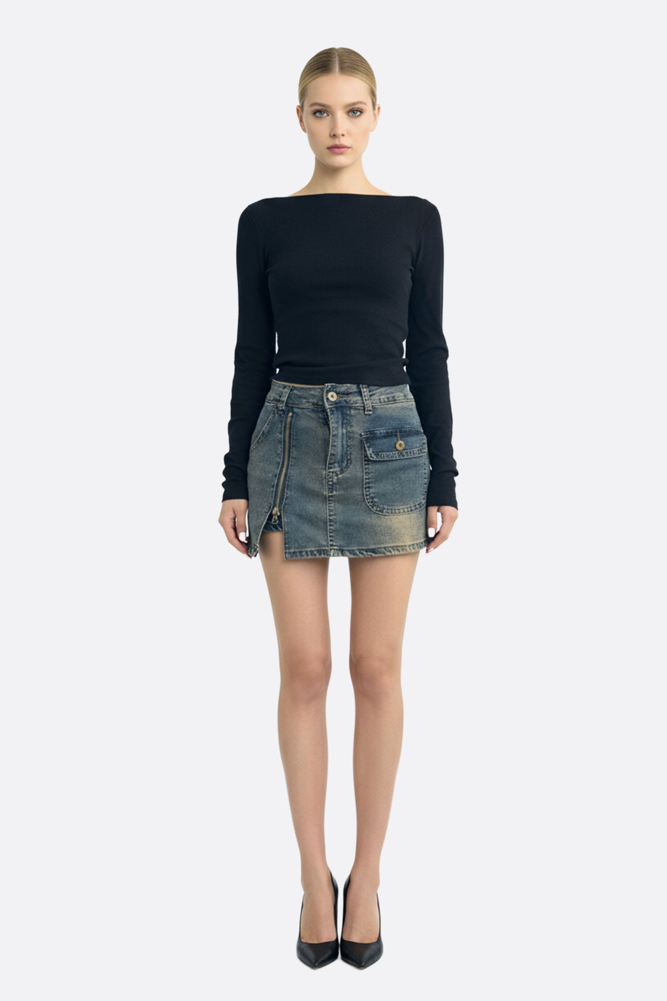 Falda corta de denim con cierre asimétrico