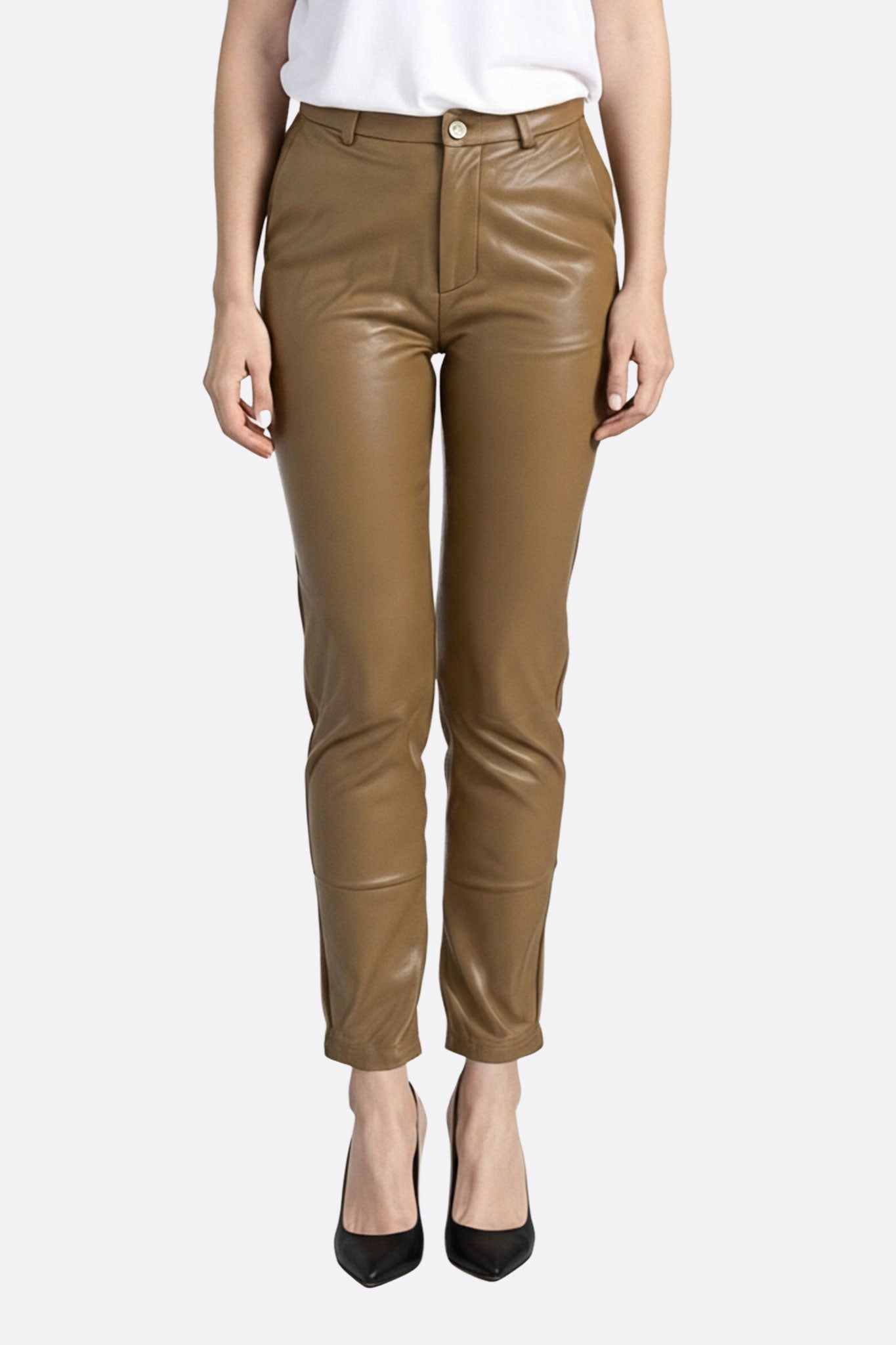 Pantalón de símil cuero camel de corte ajustado