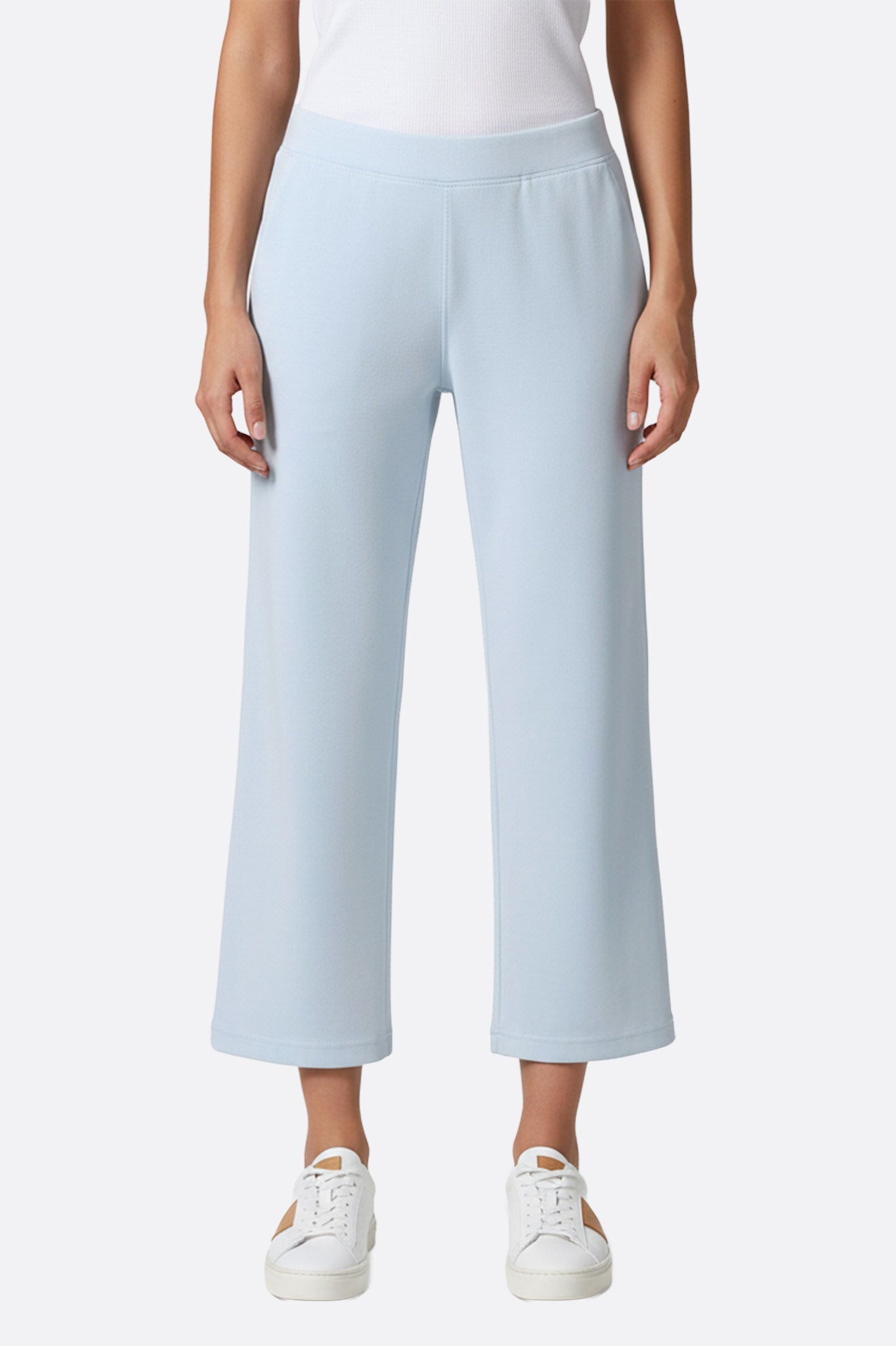 Pantalón ancho azul cielo en tejido técnico con corte 7/8