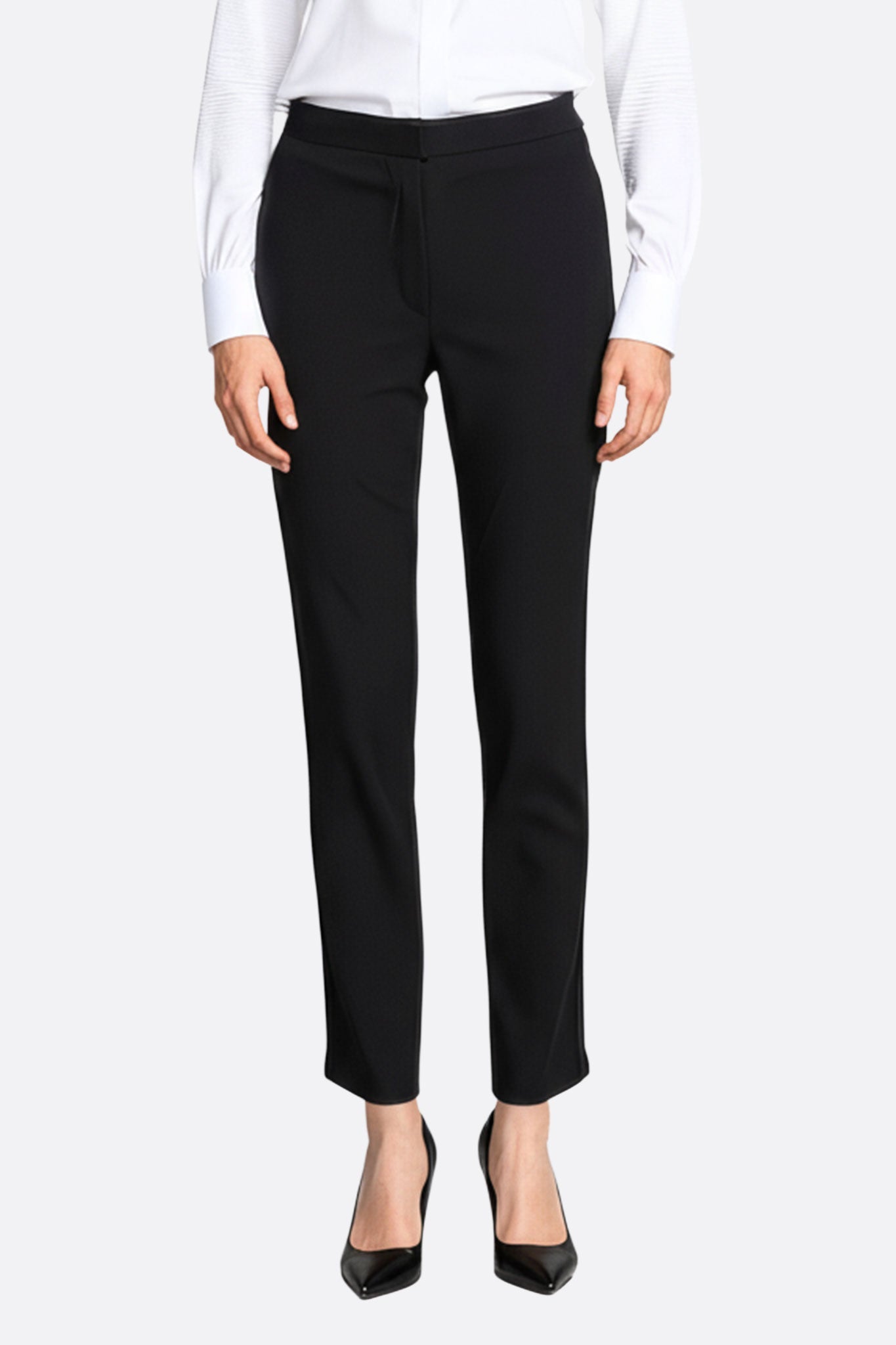 Pantalón negro clásico de corte recto