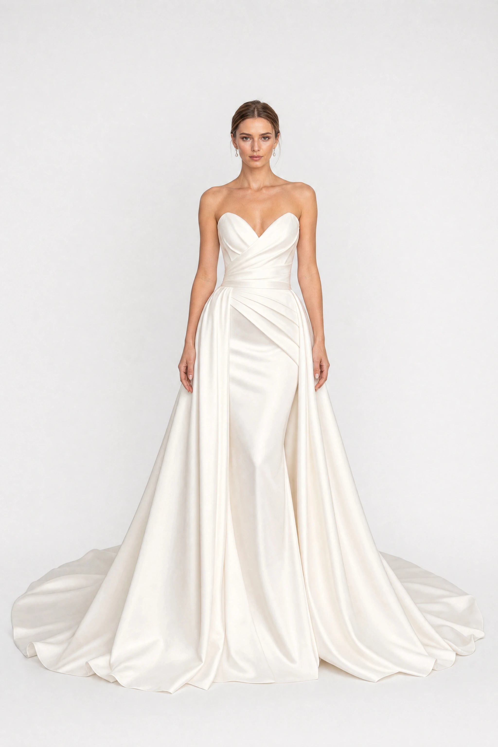 Vestido de novia largo blanco con corsé y cola