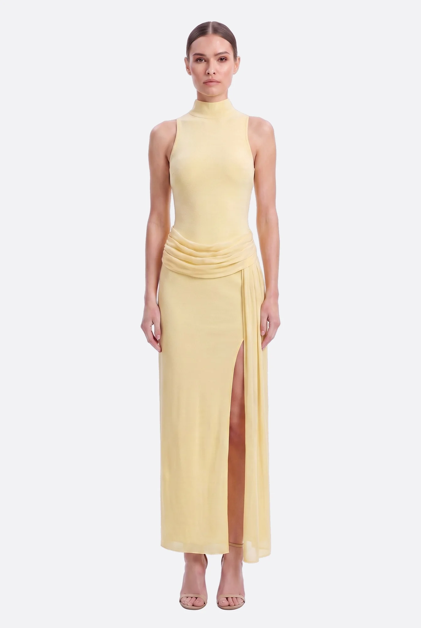 Vestido largo amarillo pastel drapeado con cuello alto y abertura