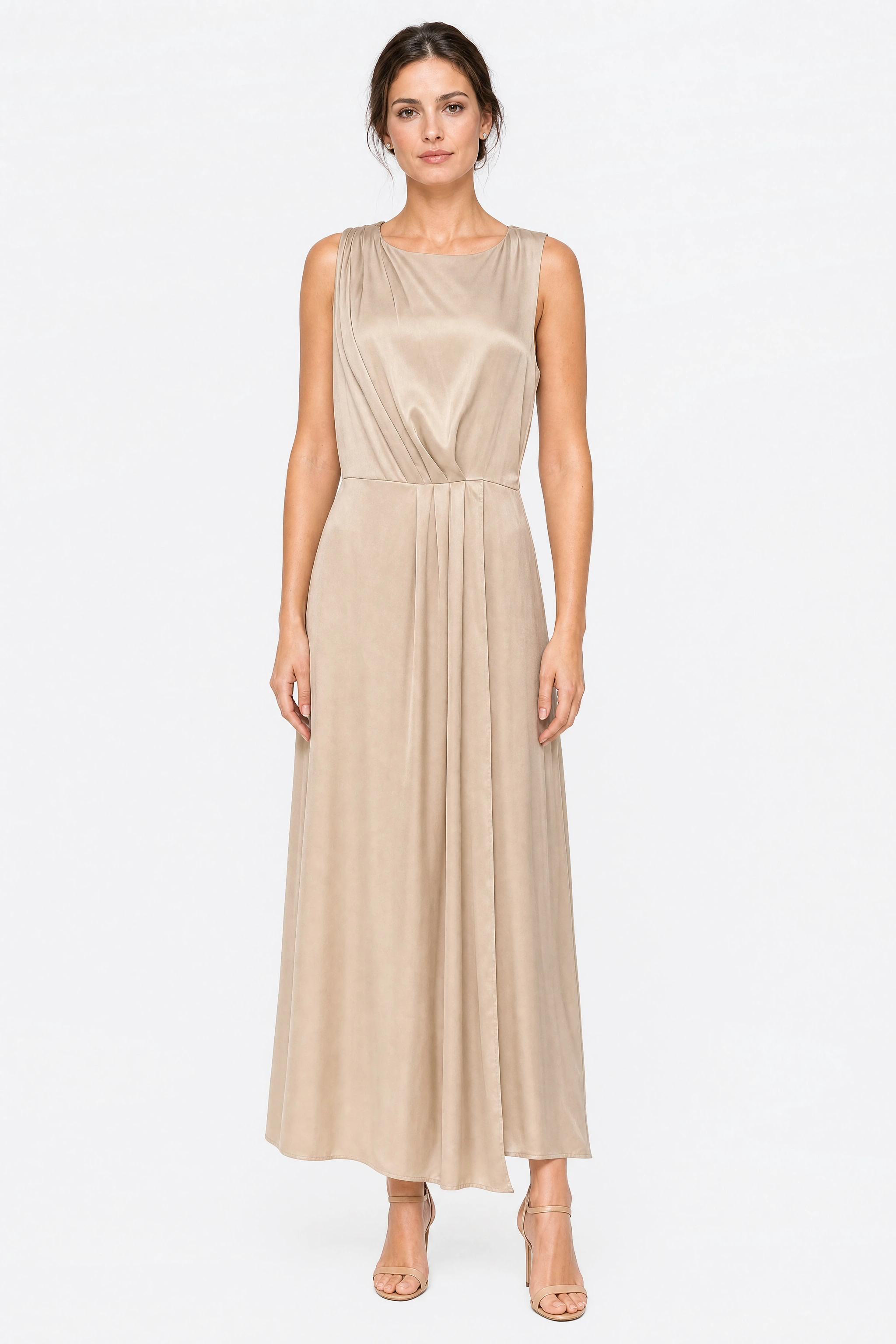 Vestido largo satinado beige dorado con abertura frontal