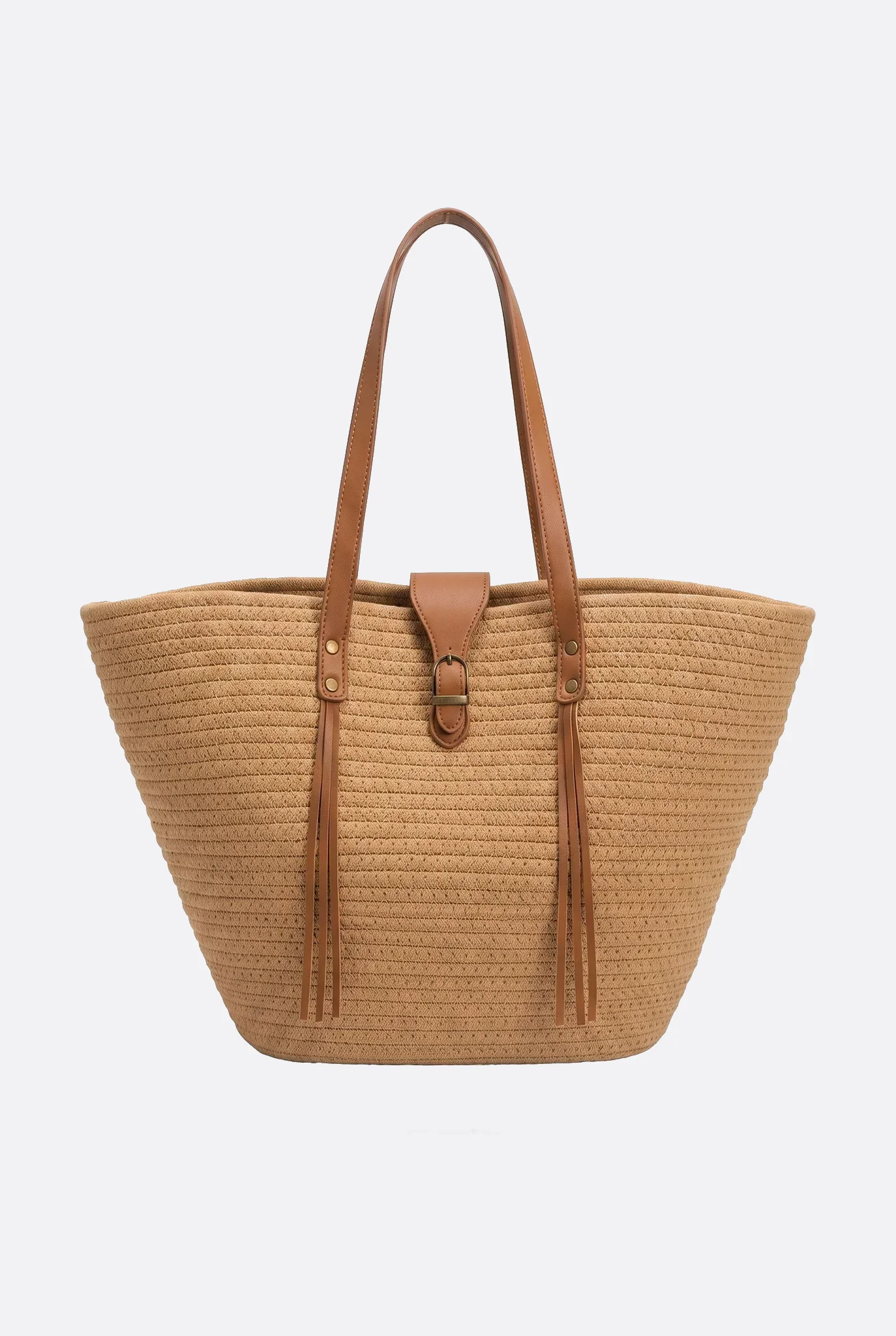 Bolso tote trenzado efecto paja marrón con flecos de cuero sintético