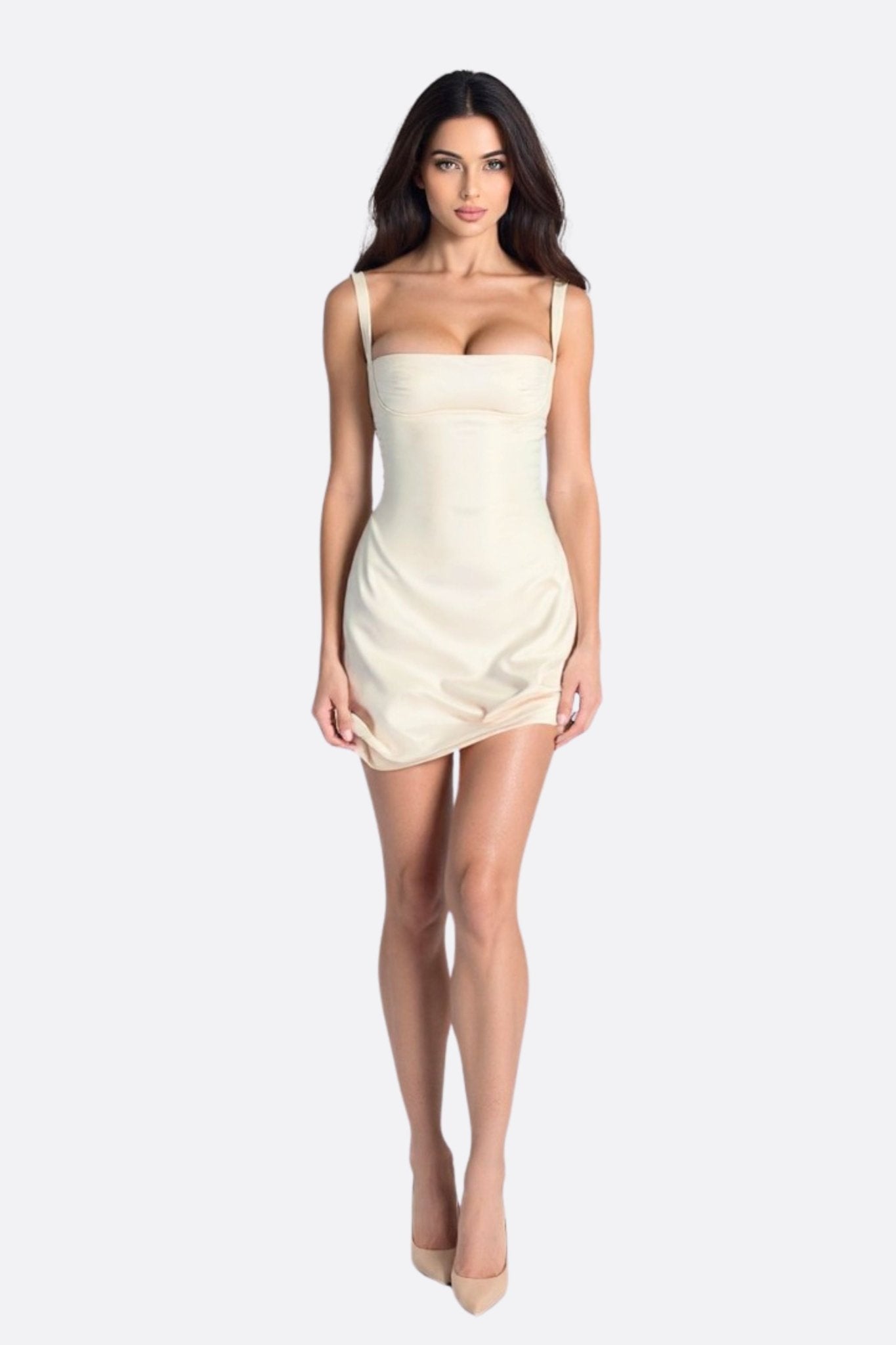 Vestido corto de satén marfil con finas tirantes