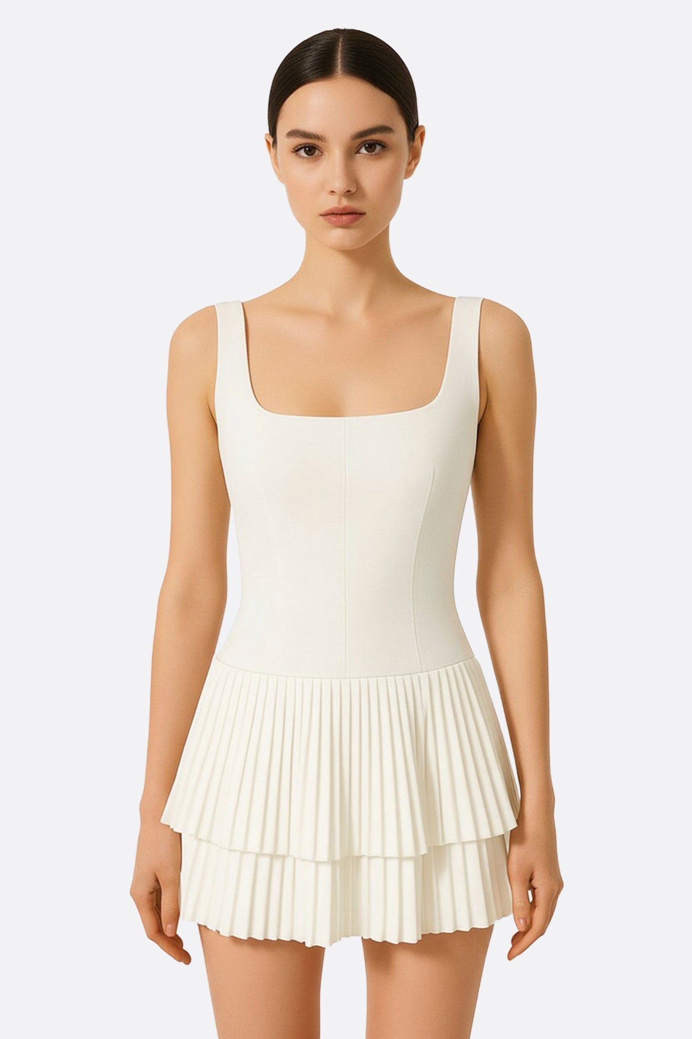 Vestido corto acampanado blanco con falda plisada