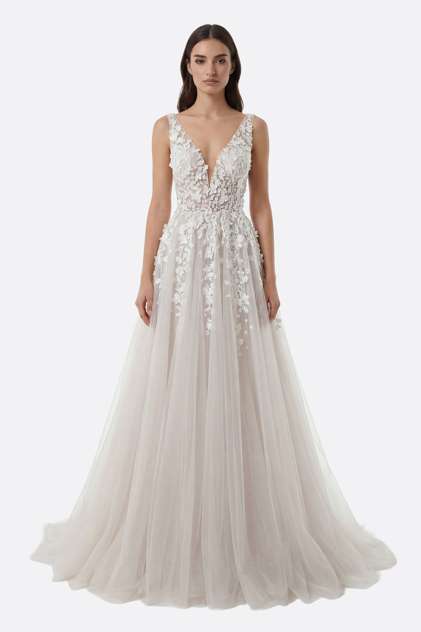 Ropa de novia princesa de tul nude y encaje floral