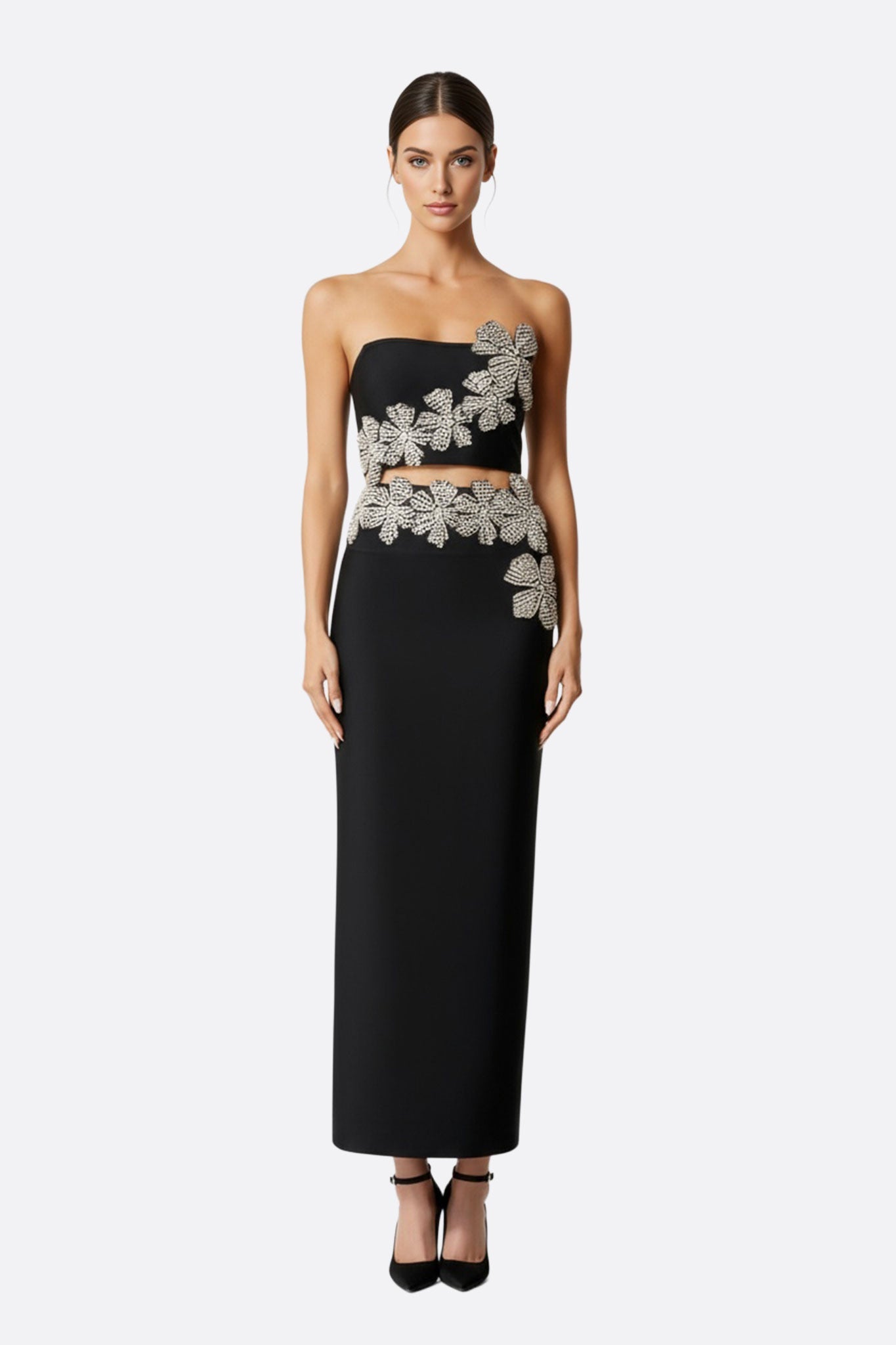 Vestido de noche negro asimétrico con bordados brillantes