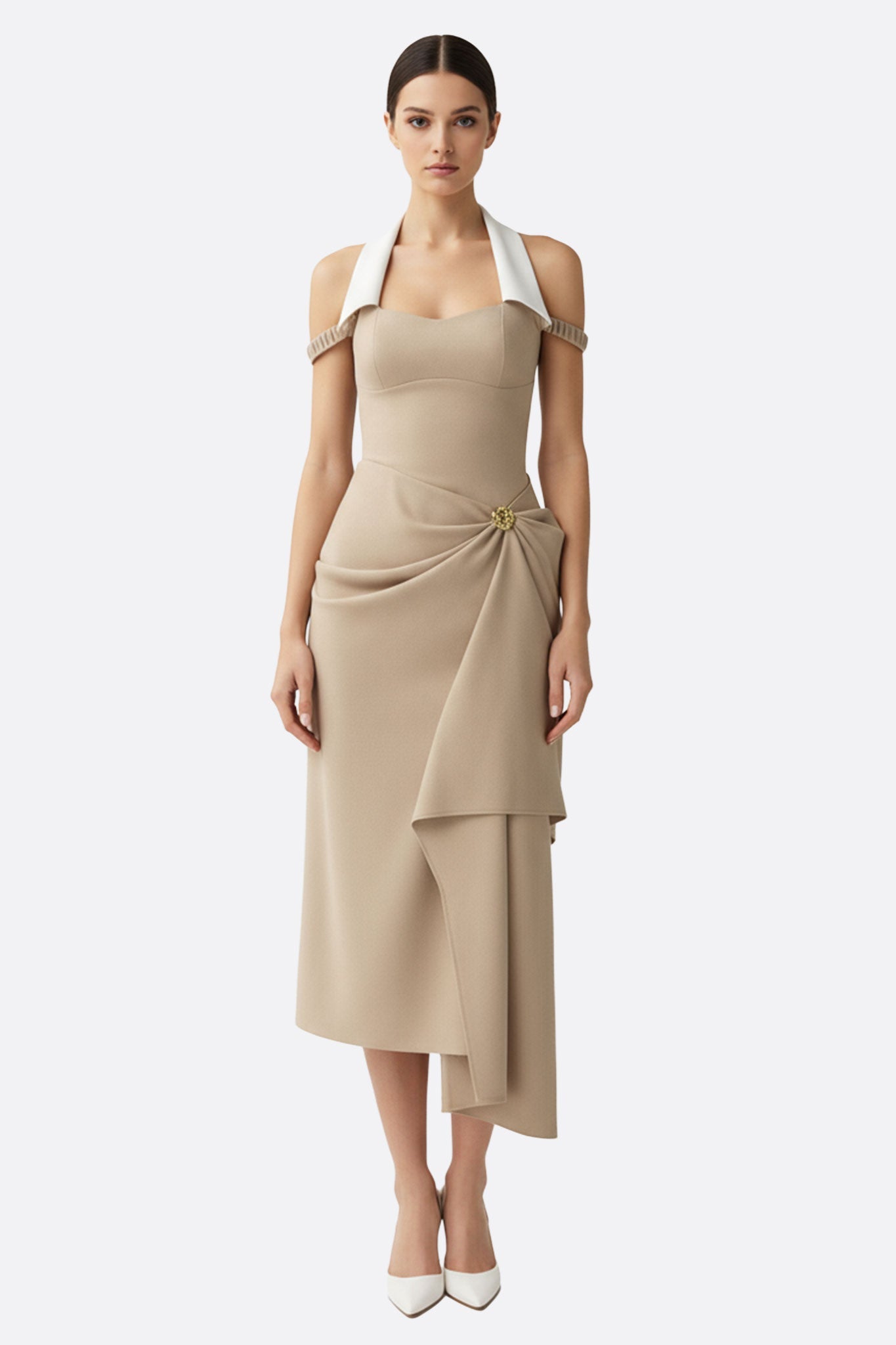 Vestido drapeado en crepé beige con escote contrastado