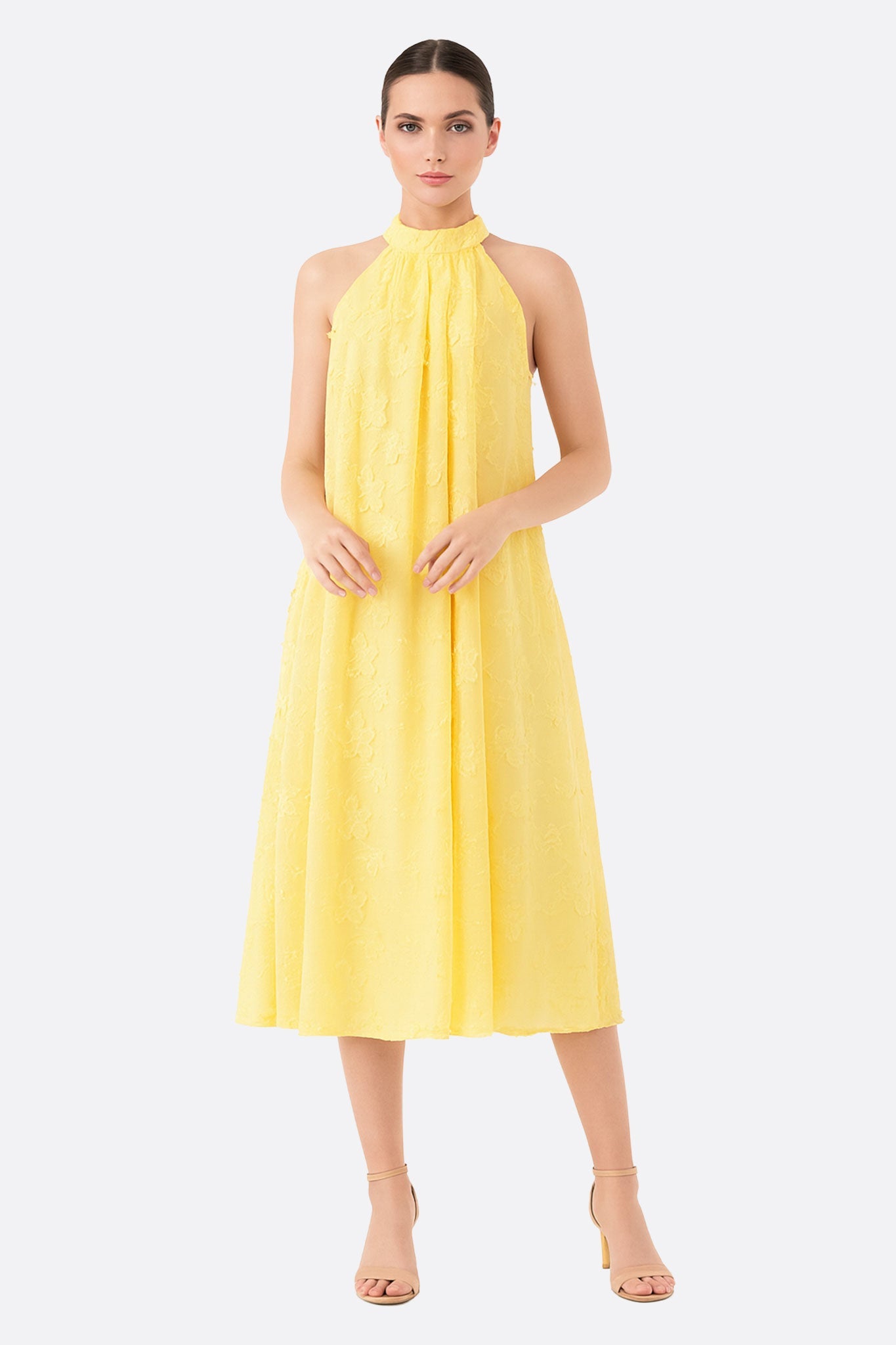Vestido amarillo fluido en jacquard floral con cuello alto