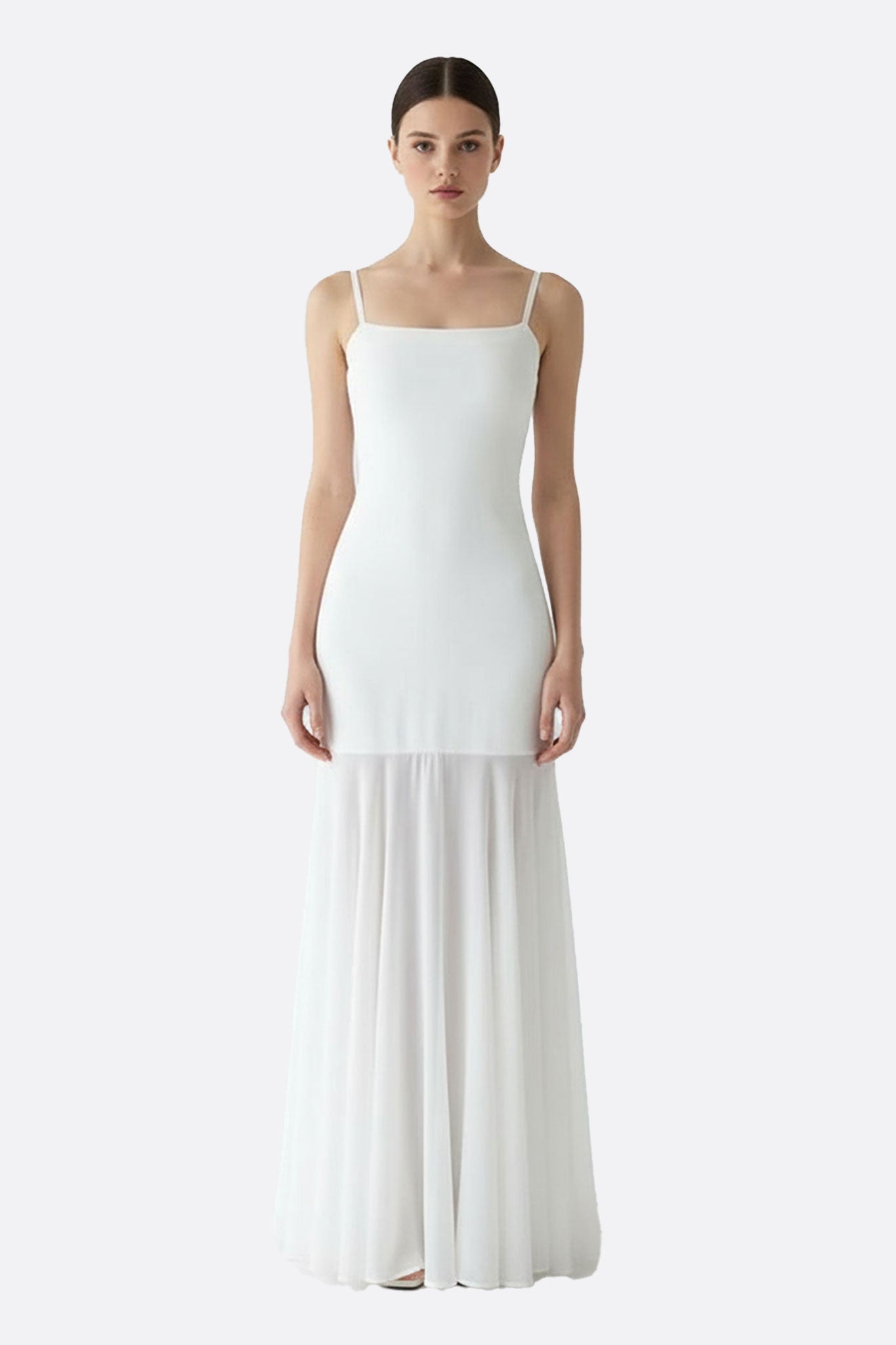 Vestido largo blanco con tirantes finos y falda transparente