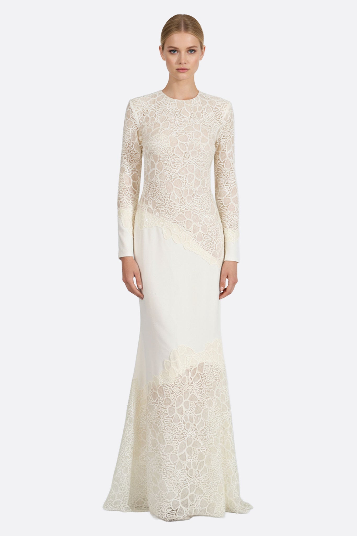 Vestido largo blanco de encaje marfil con mangas largas
