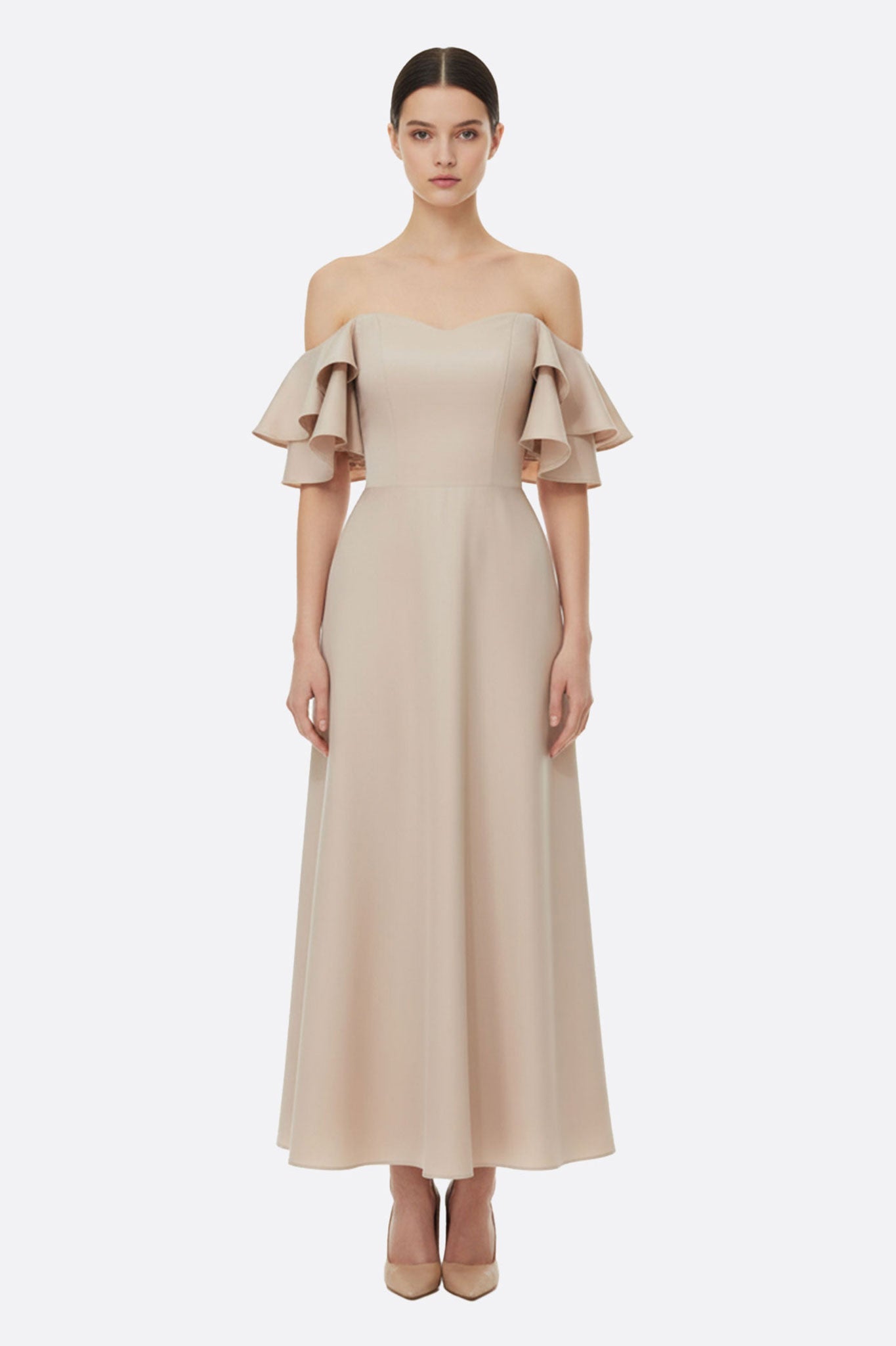 Vestido largo beige sin mangas con escote corazón