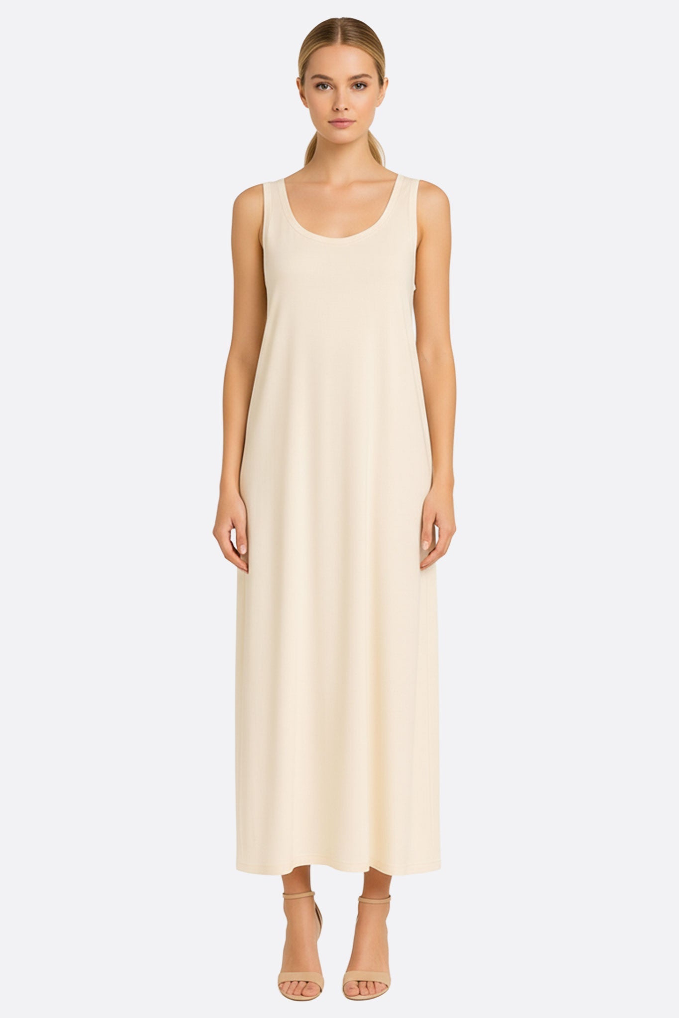 Vestido largo fluido blanco con escote suave