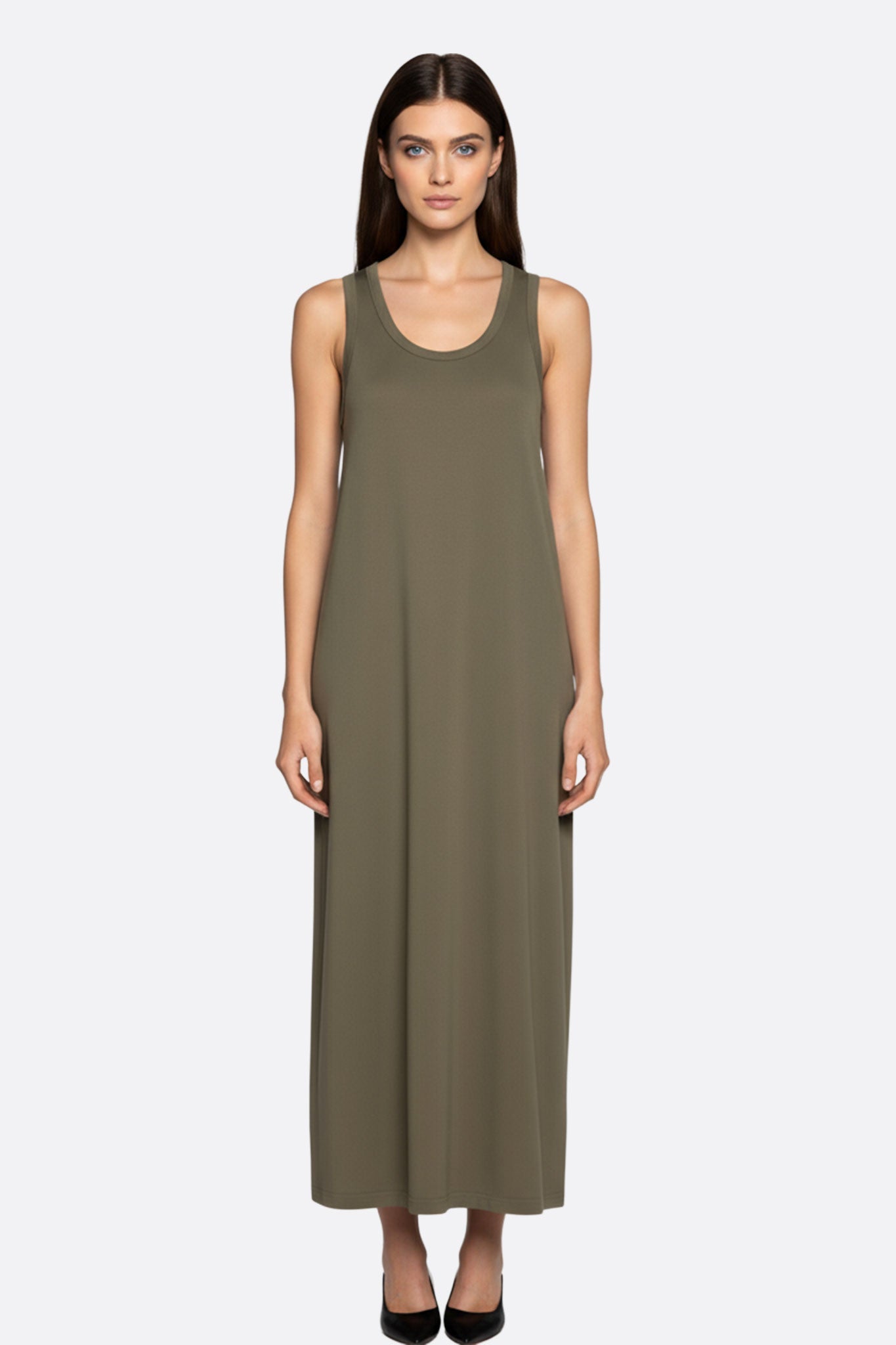 Vestido largo fluido verde caqui con escote suave