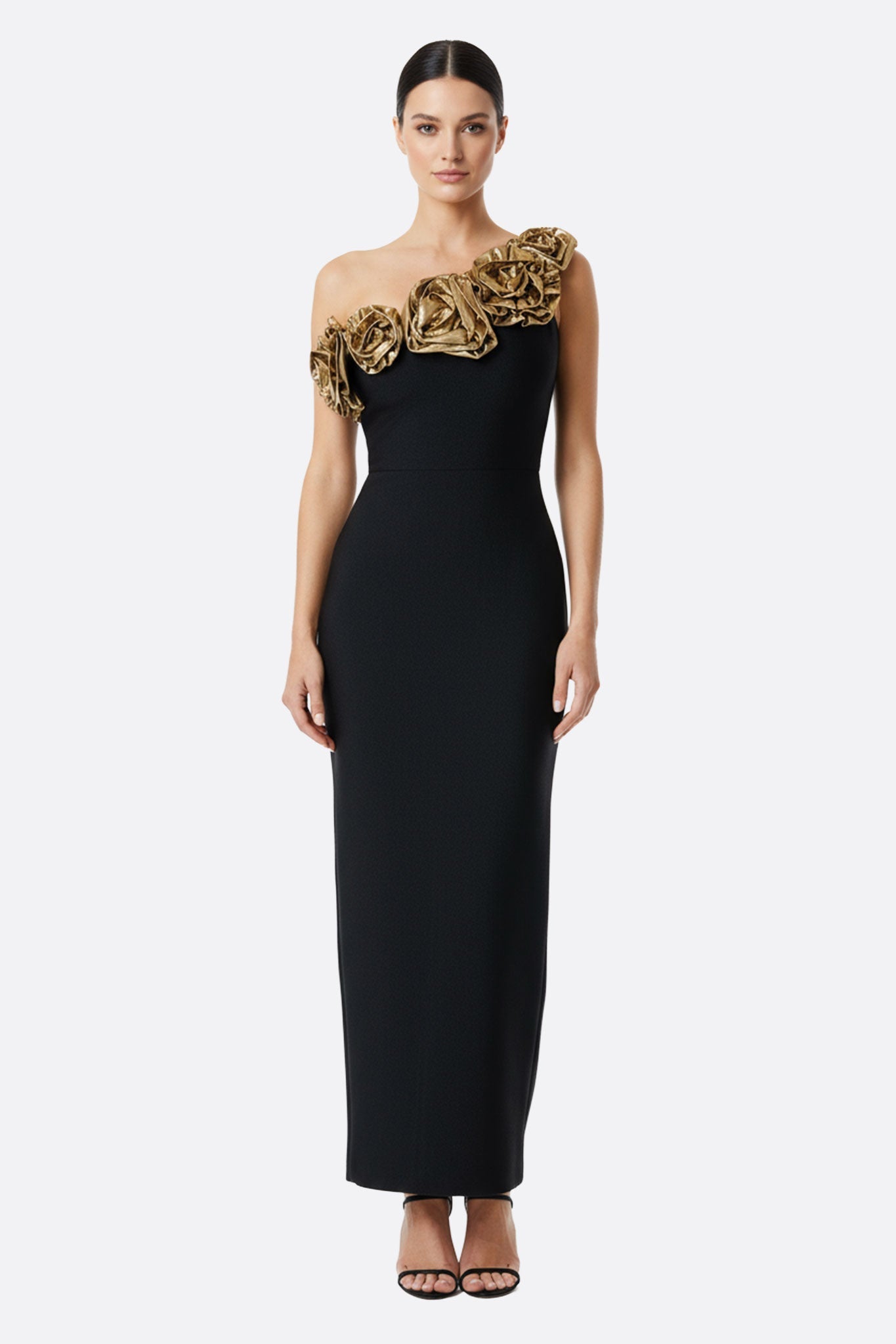 Vestido largo negro con escote asimétrico