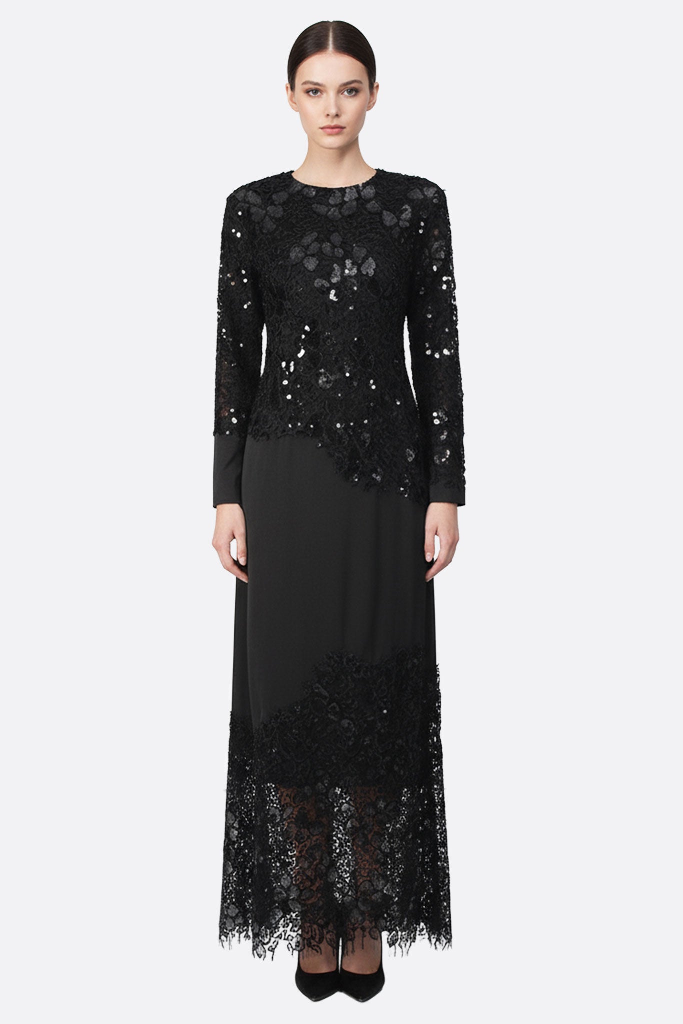 Vestido largo negro de encaje y lentejuelas con mangas largas