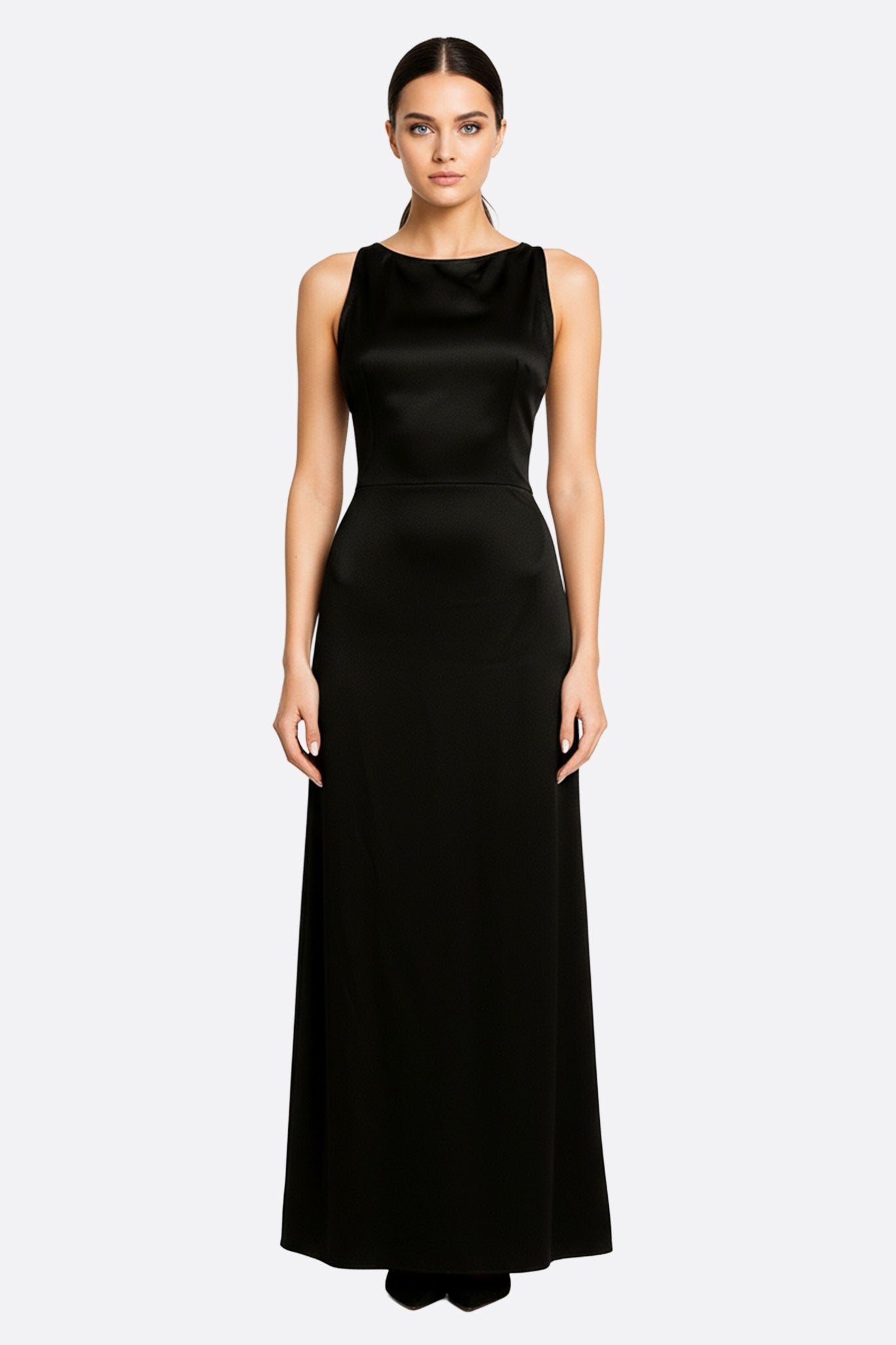 Vestido largo de satén negro con escote halter
