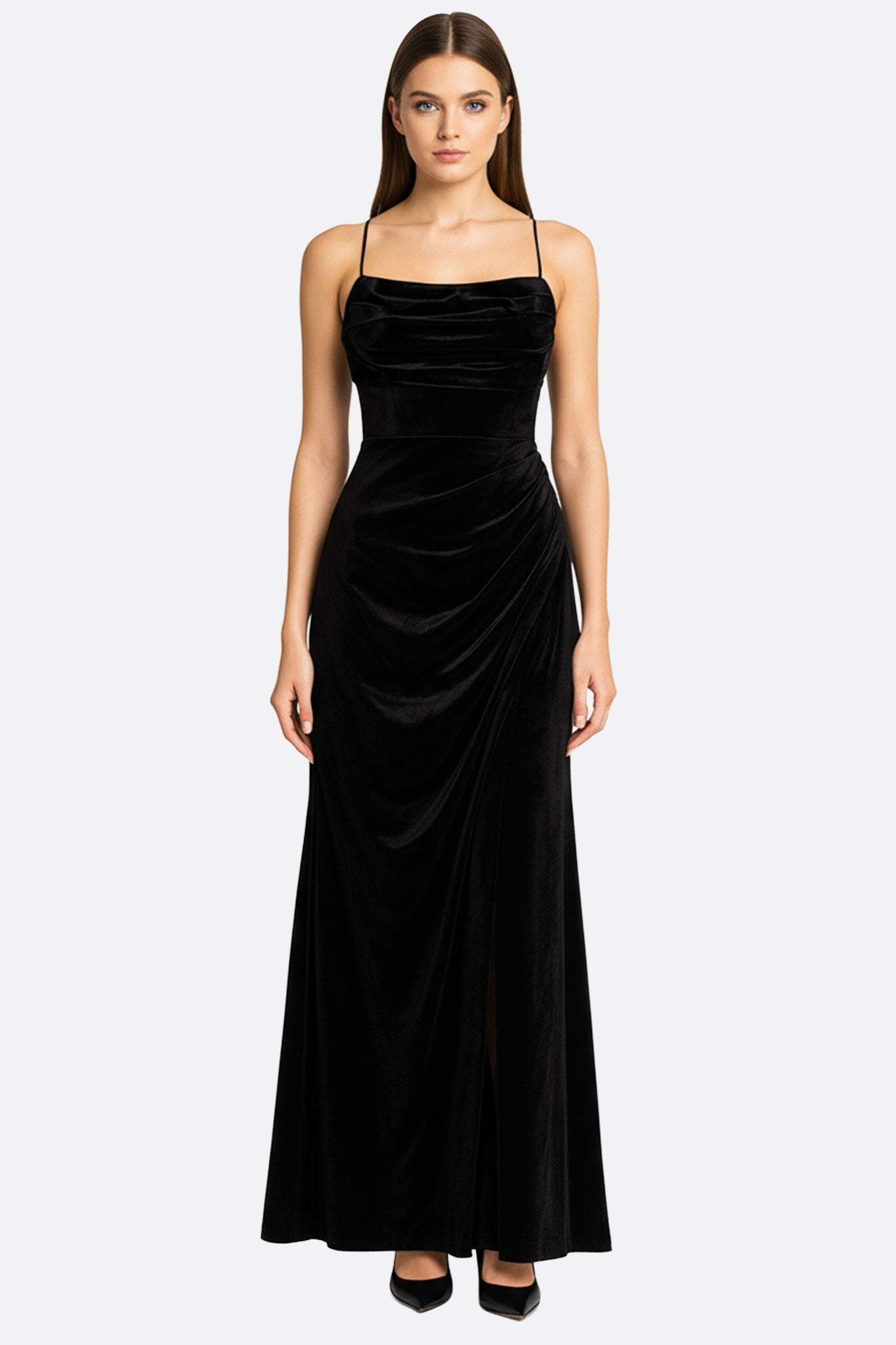 Vestido satinado negro largo con espalda al aire y detalles de encaje