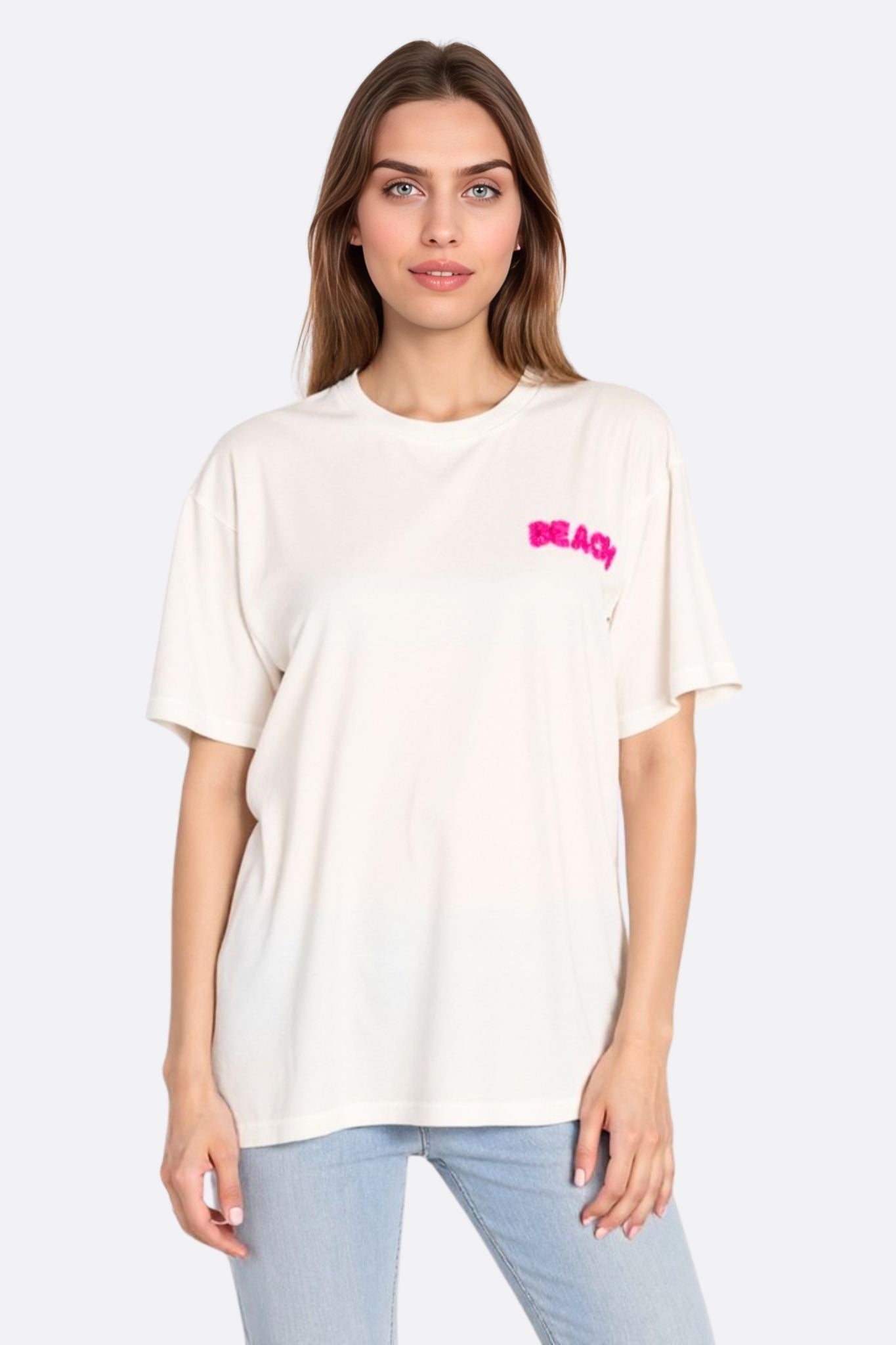 Camiseta blanca oversize bordada BEACH