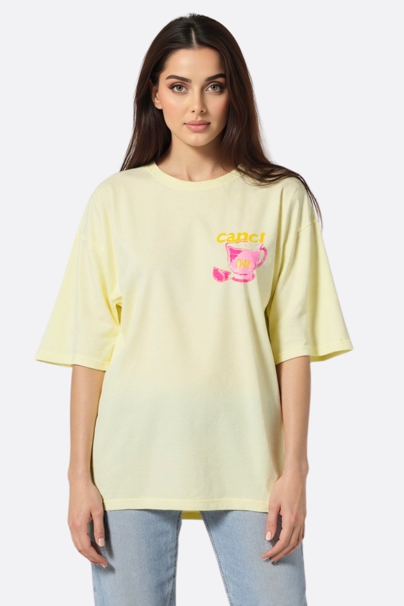 Camiseta amarilla pastel oversize impresa Capri Espresso Club