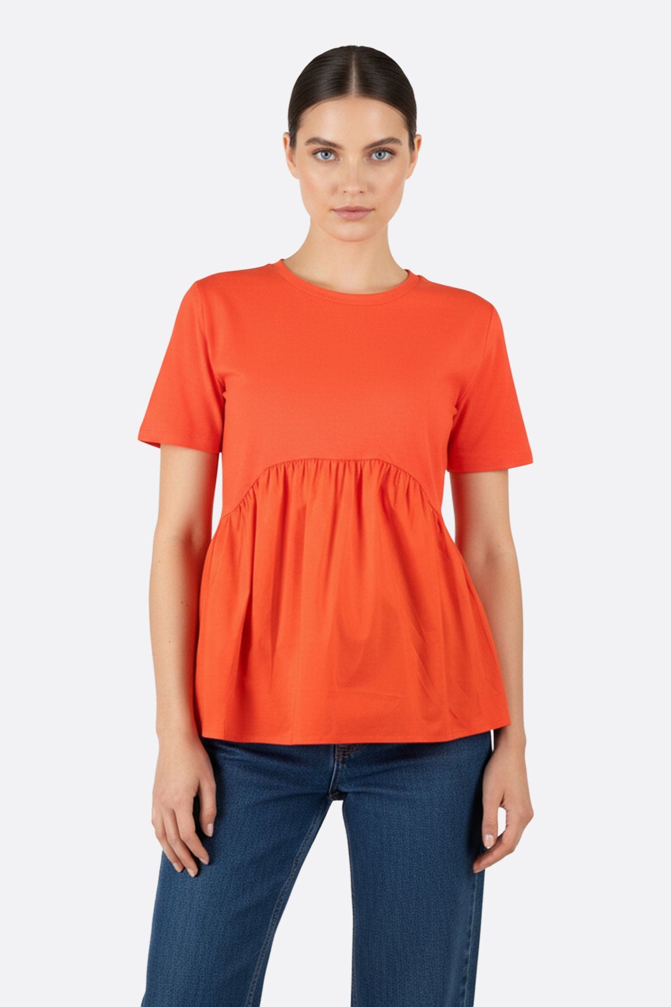 Camiseta roja coral amplia con detalles fruncidos