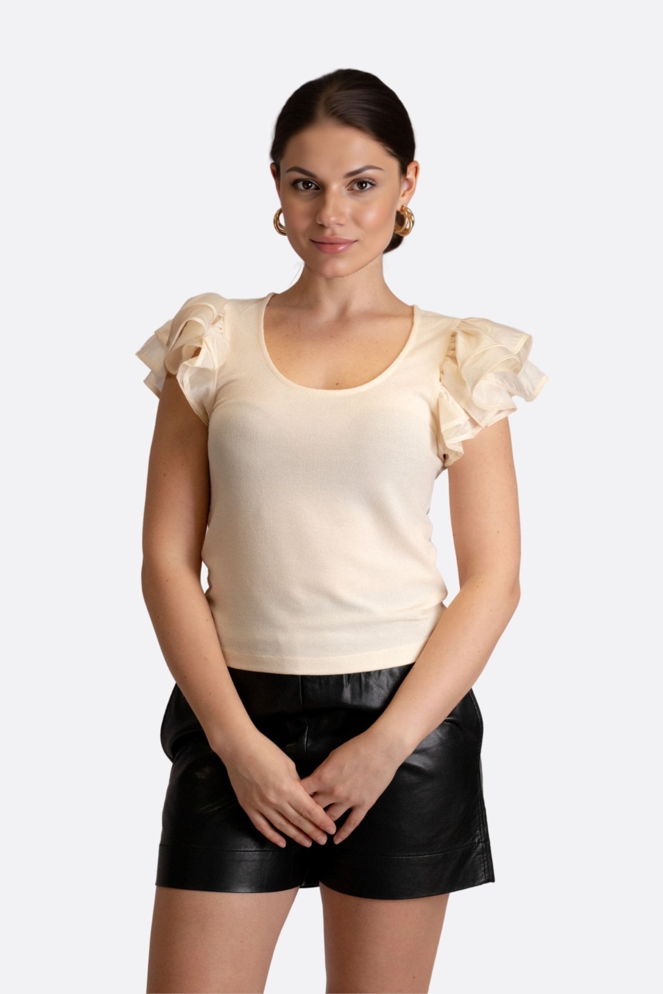 Top beige con mangas acampanadas de gasa